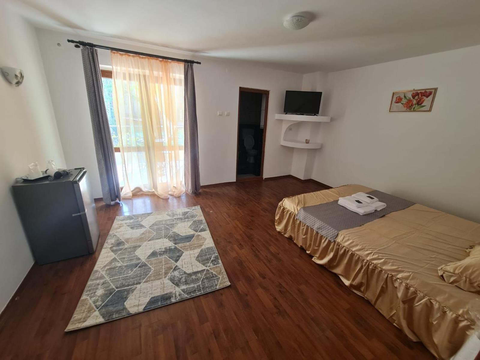 Deluxe Double Room with Balcony photo 3