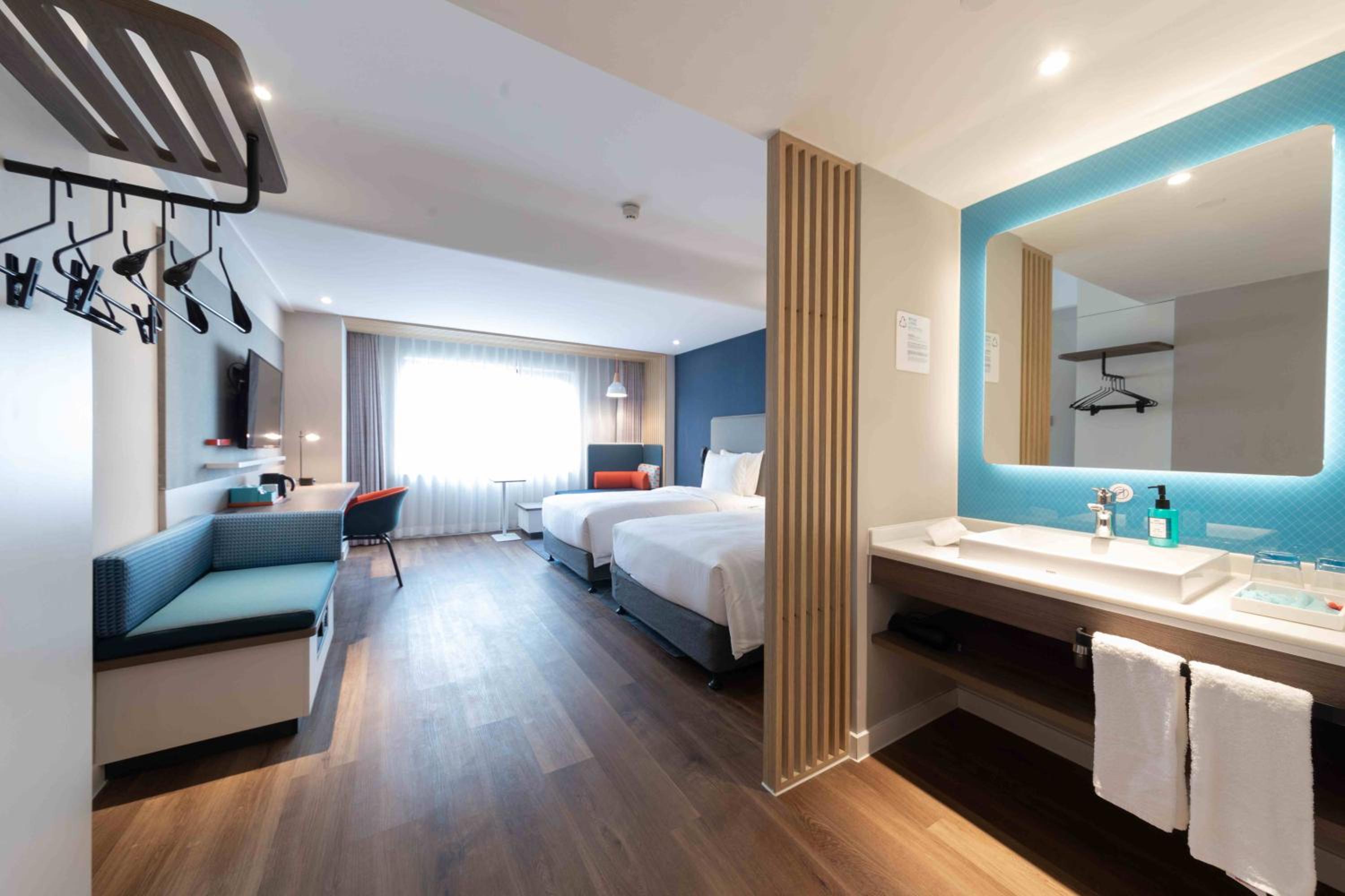 Double Room with Mobility Accessible Roll In Shower
