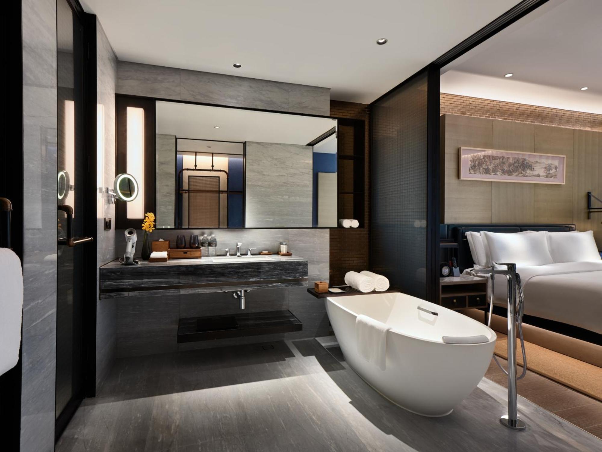 King Suite with Underwater View photo 2