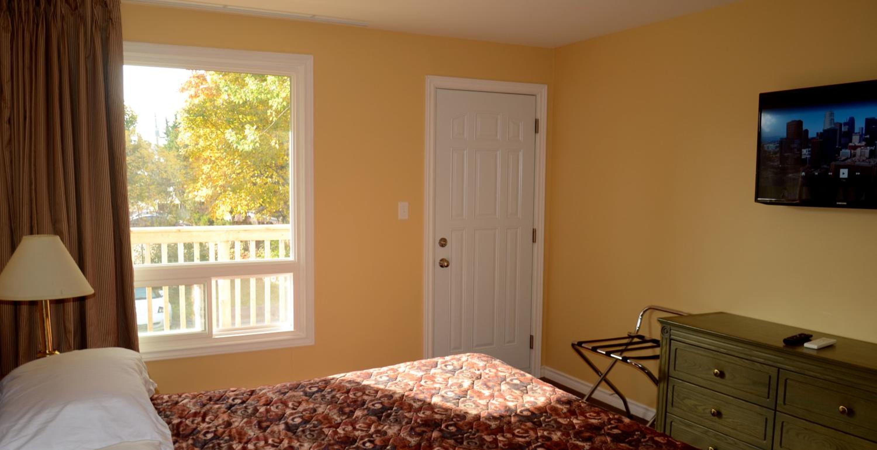 Deluxe King Room - Photo 3