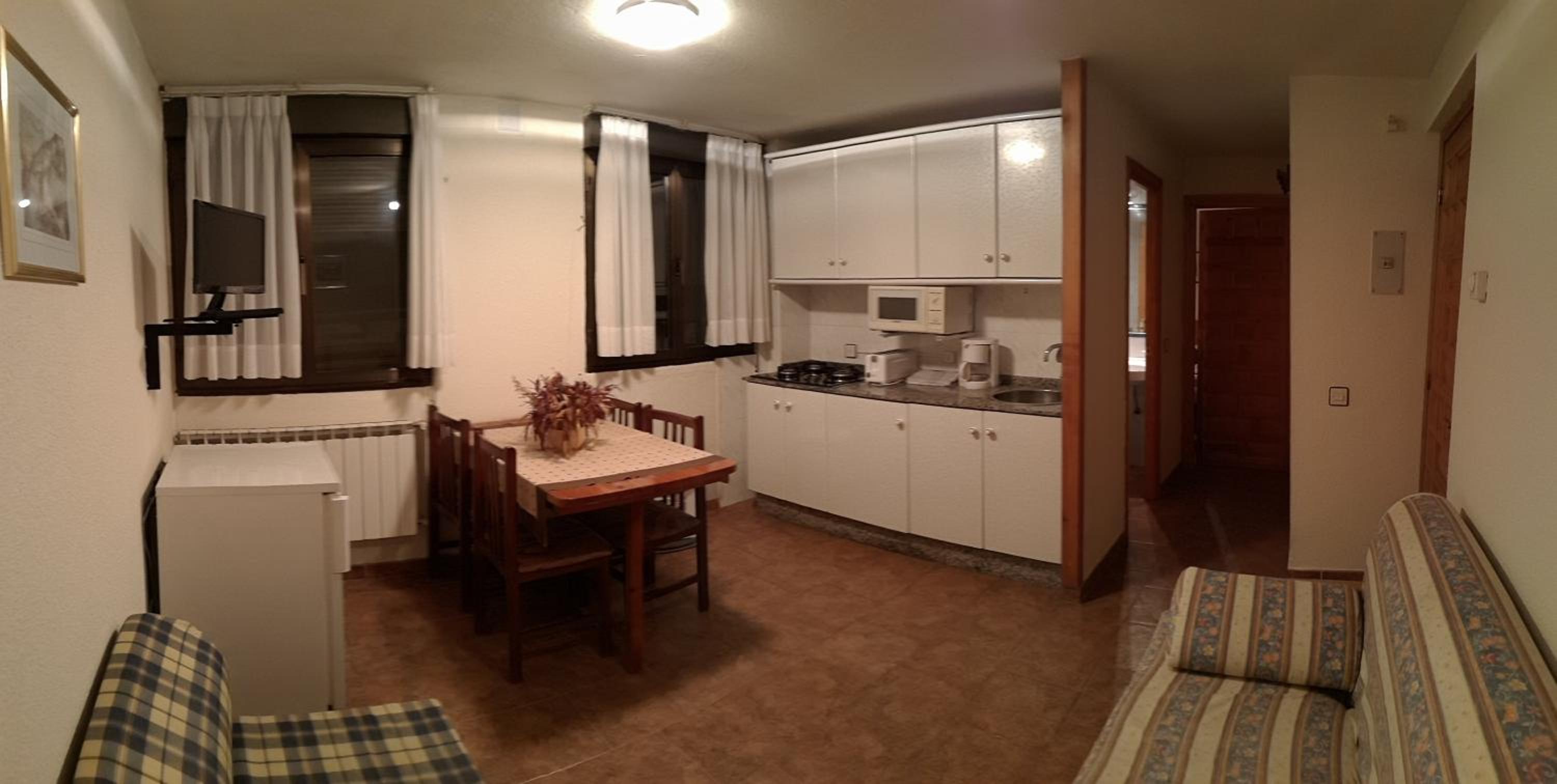 One-Bedroom Apartment - Photo 2