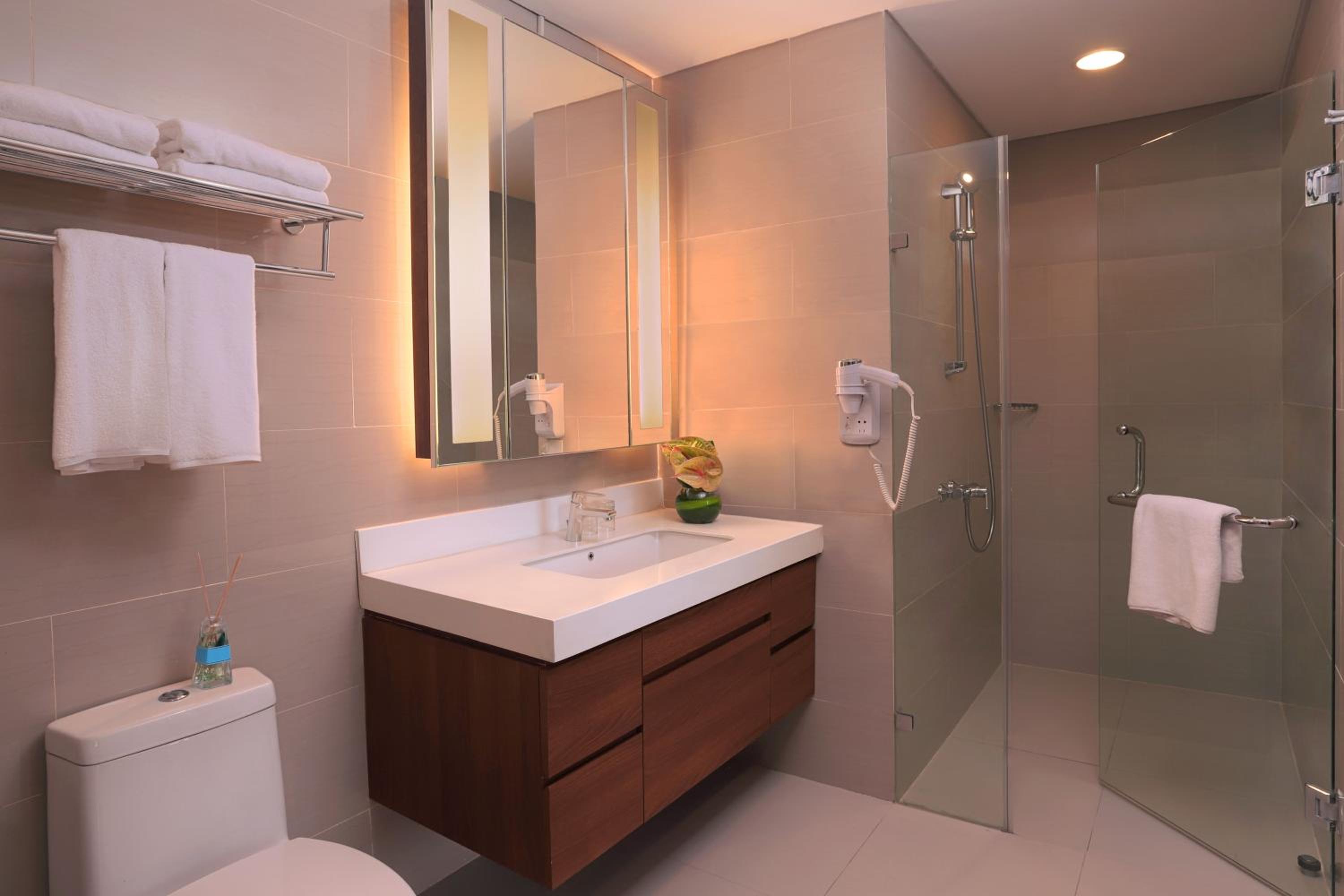 One-Bedroom Premier - Photo 2