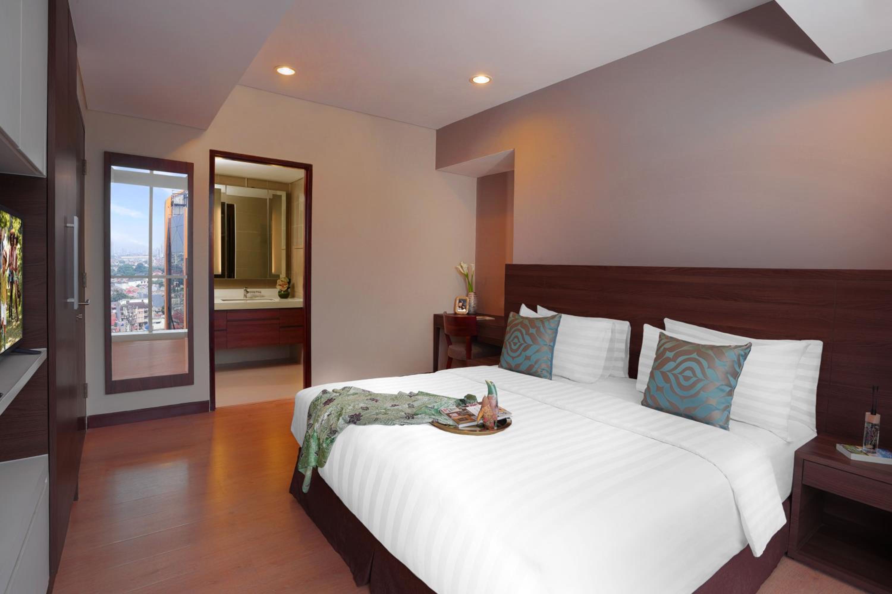 One-Bedroom Premier - Photo 4