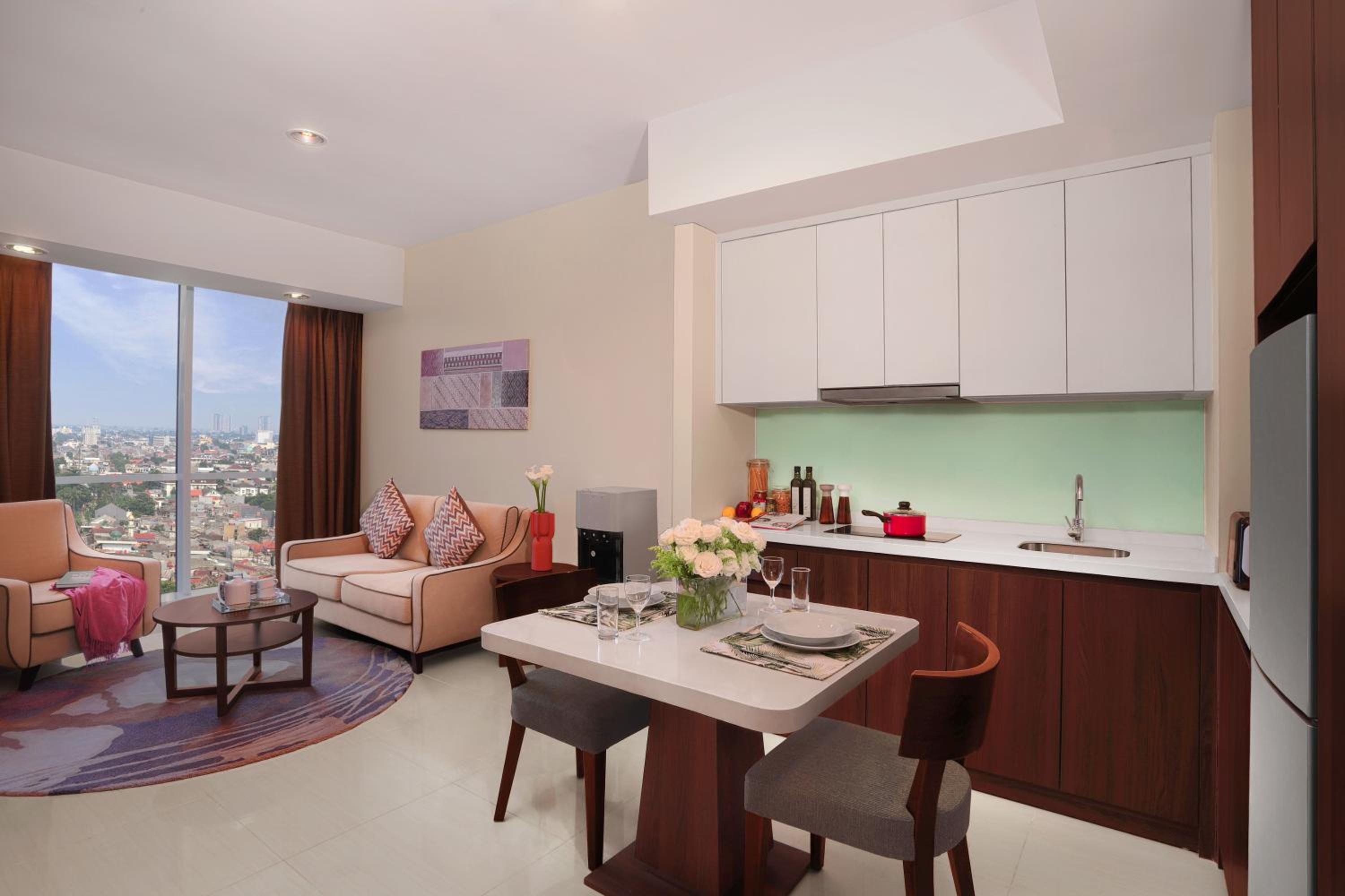One-Bedroom Premier - Photo 3