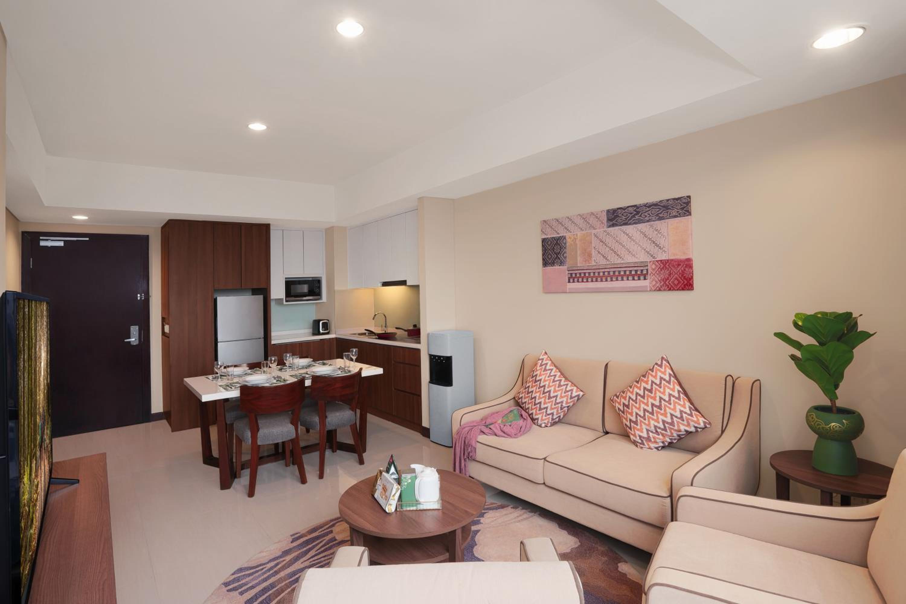 Two-Bedroom Premier - Photo 4
