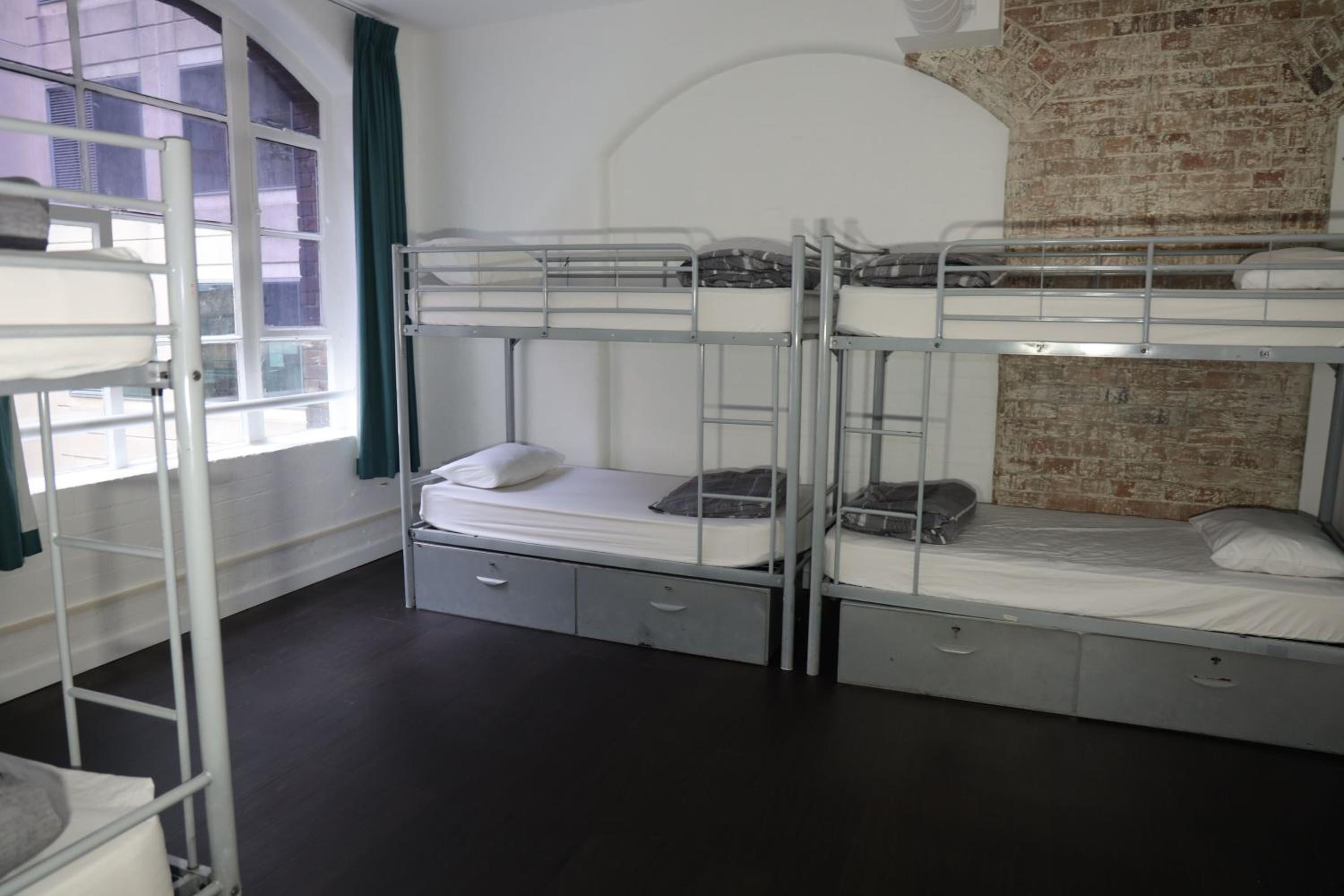 Bed in 10-Bed Mixed Dormitory Room with Shared Bathroom photo 2