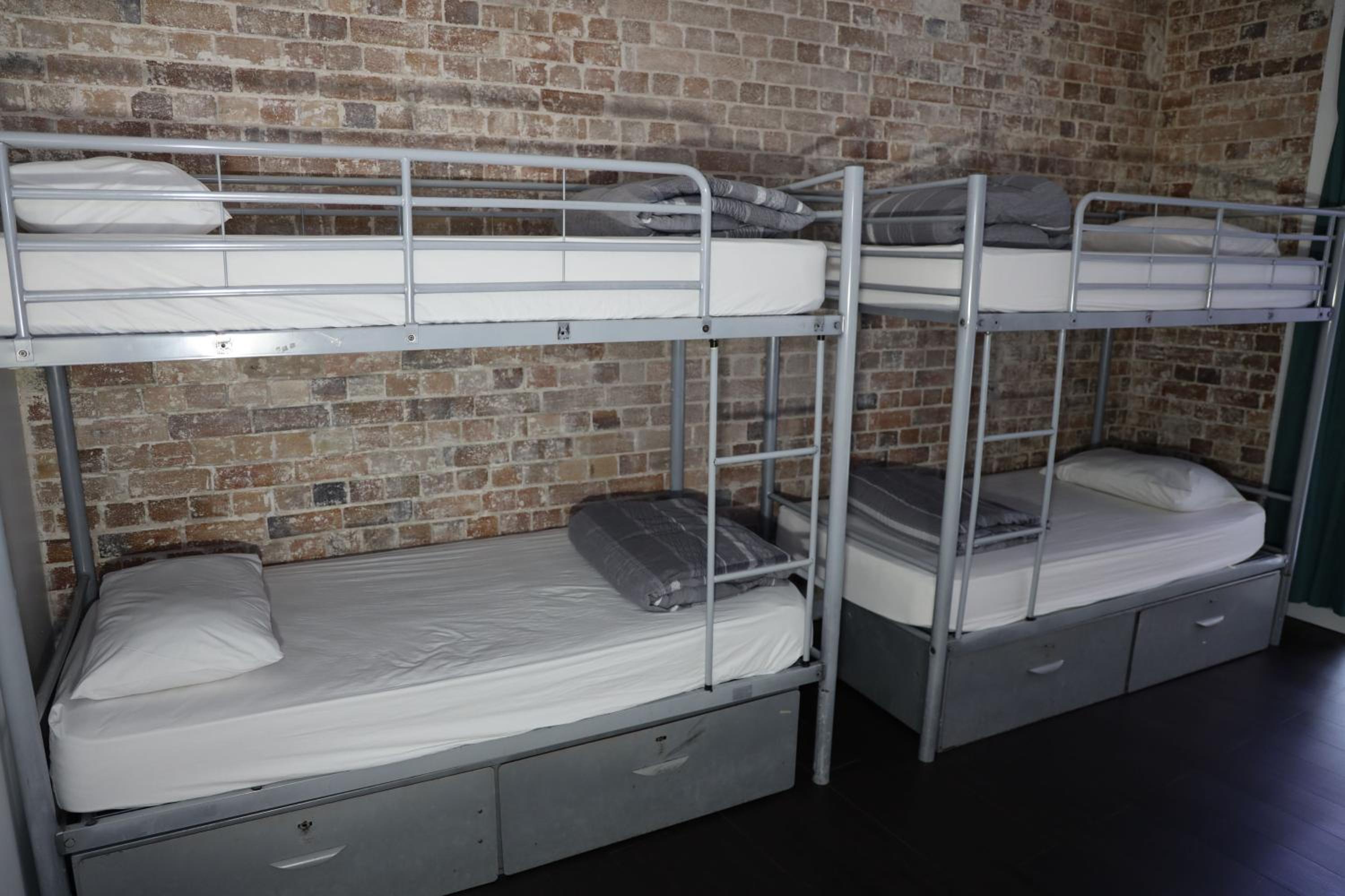 Bed in 10-Bed Mixed Dormitory Room with Shared Bathroom photo 3