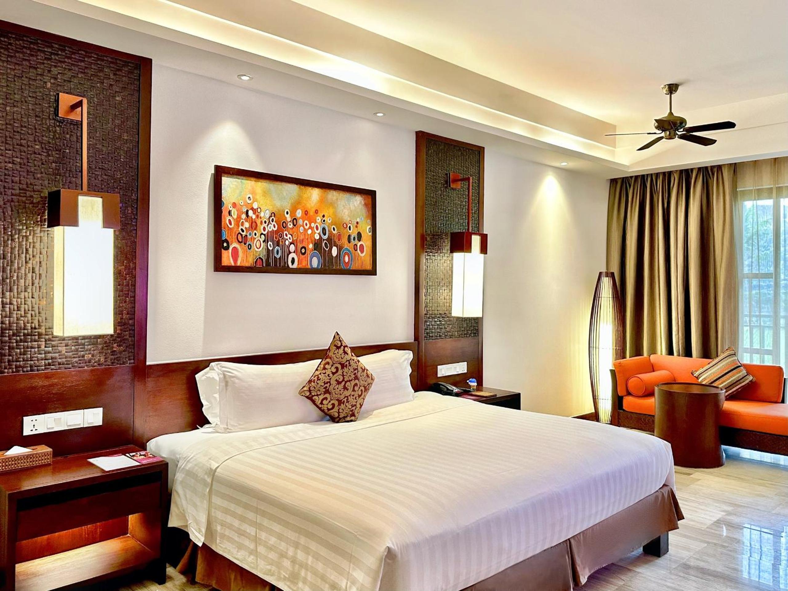 Premier City View Double Room with Balcony and Bathtub