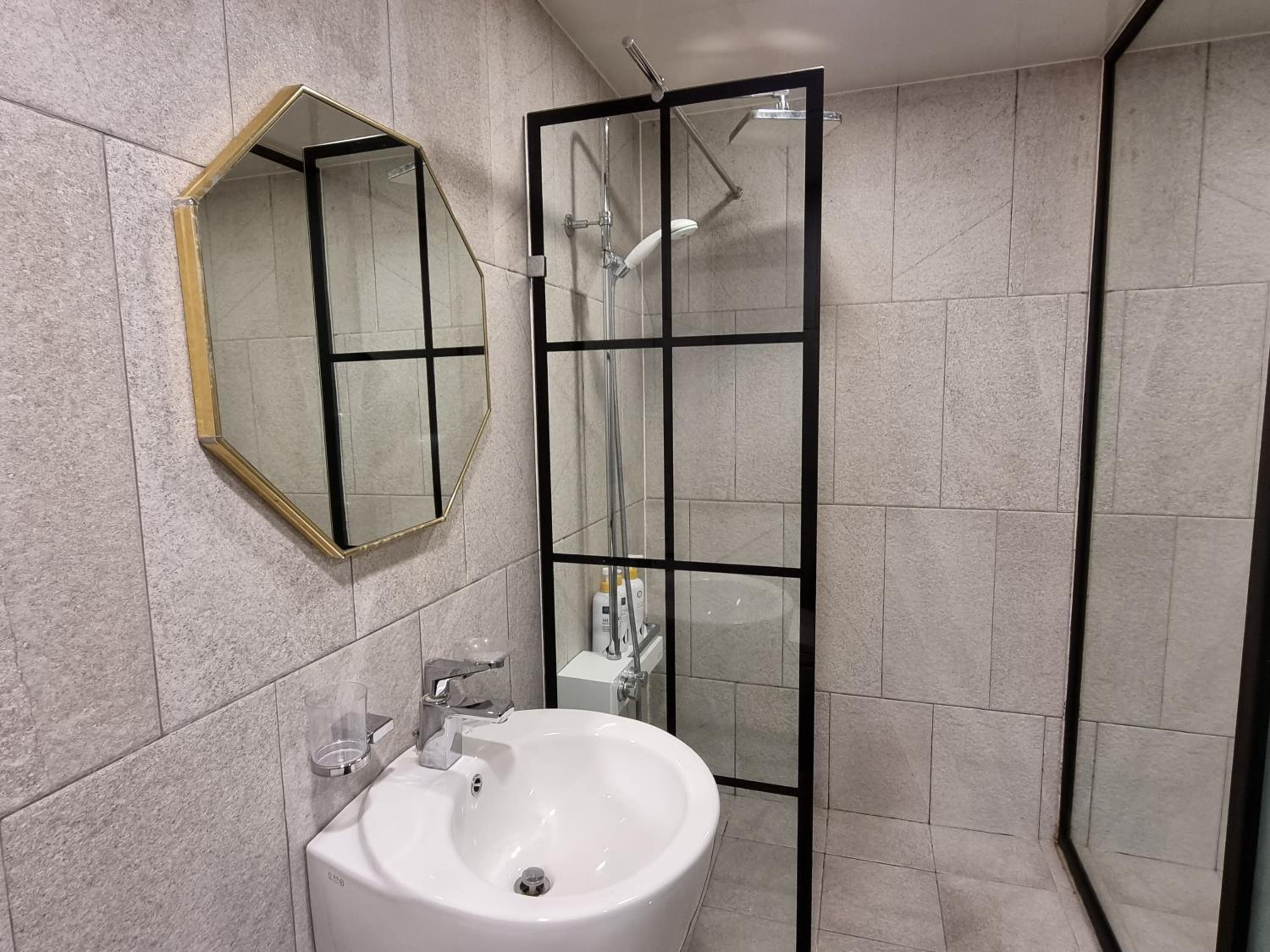 Double Room - Photo 8