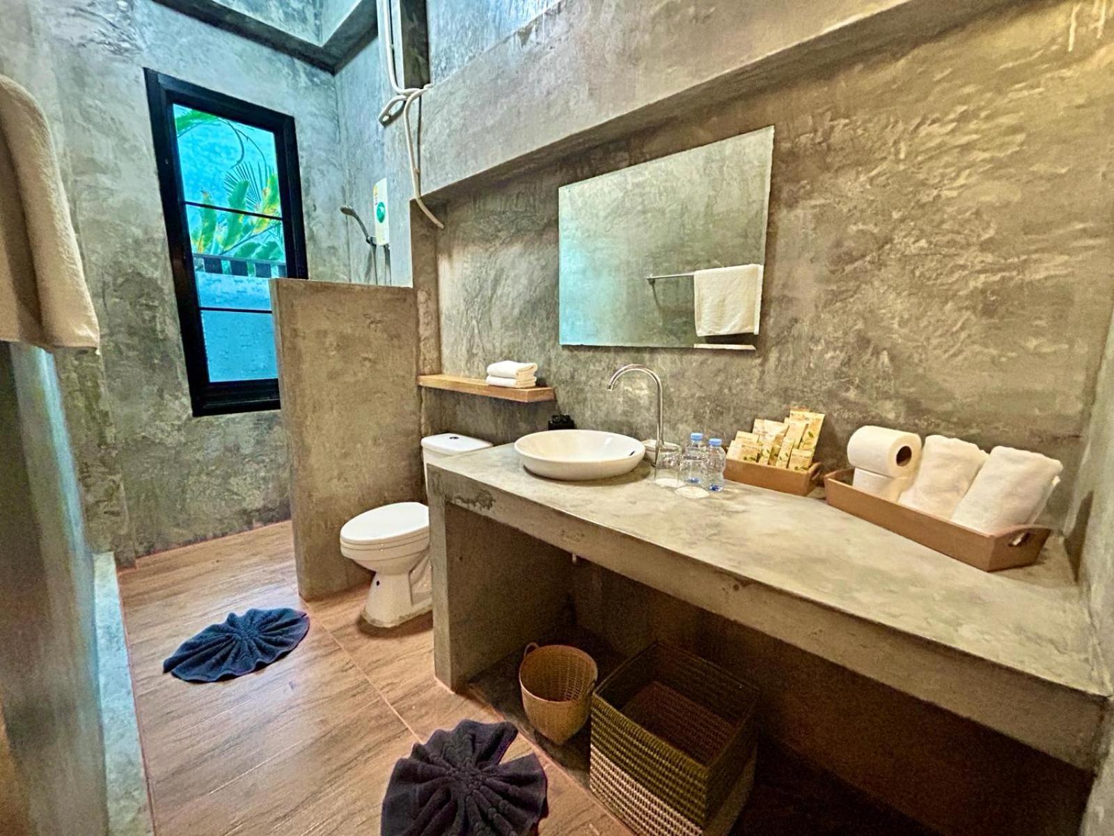 Two-Bedroom House - Photo 18