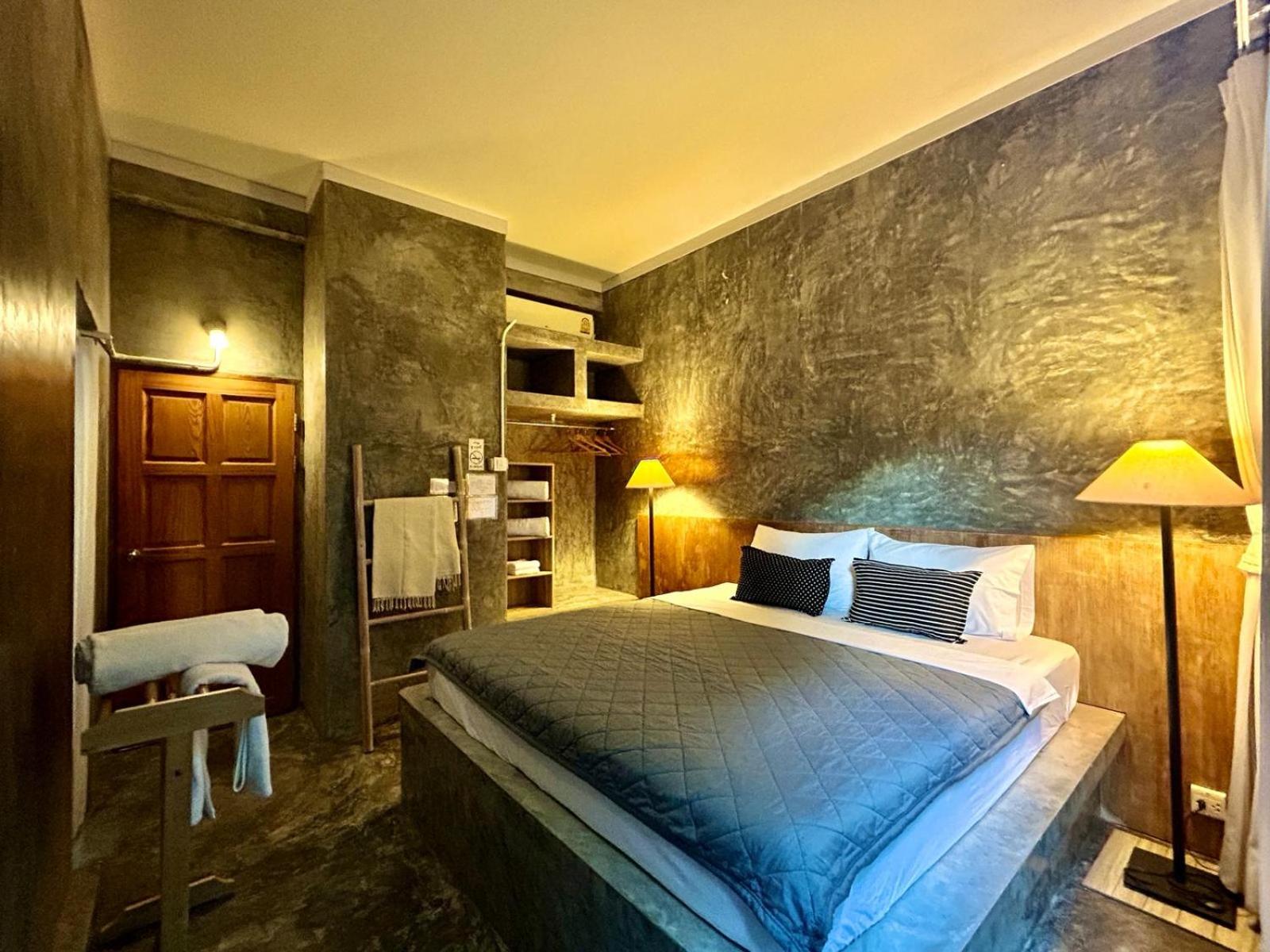 Two-Bedroom House - Photo 19