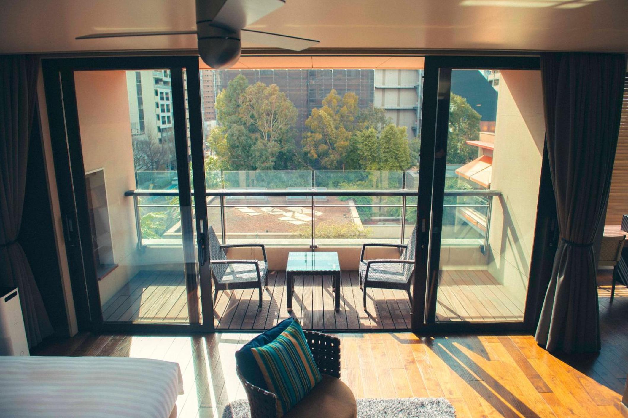 Suite Room - Photo 13