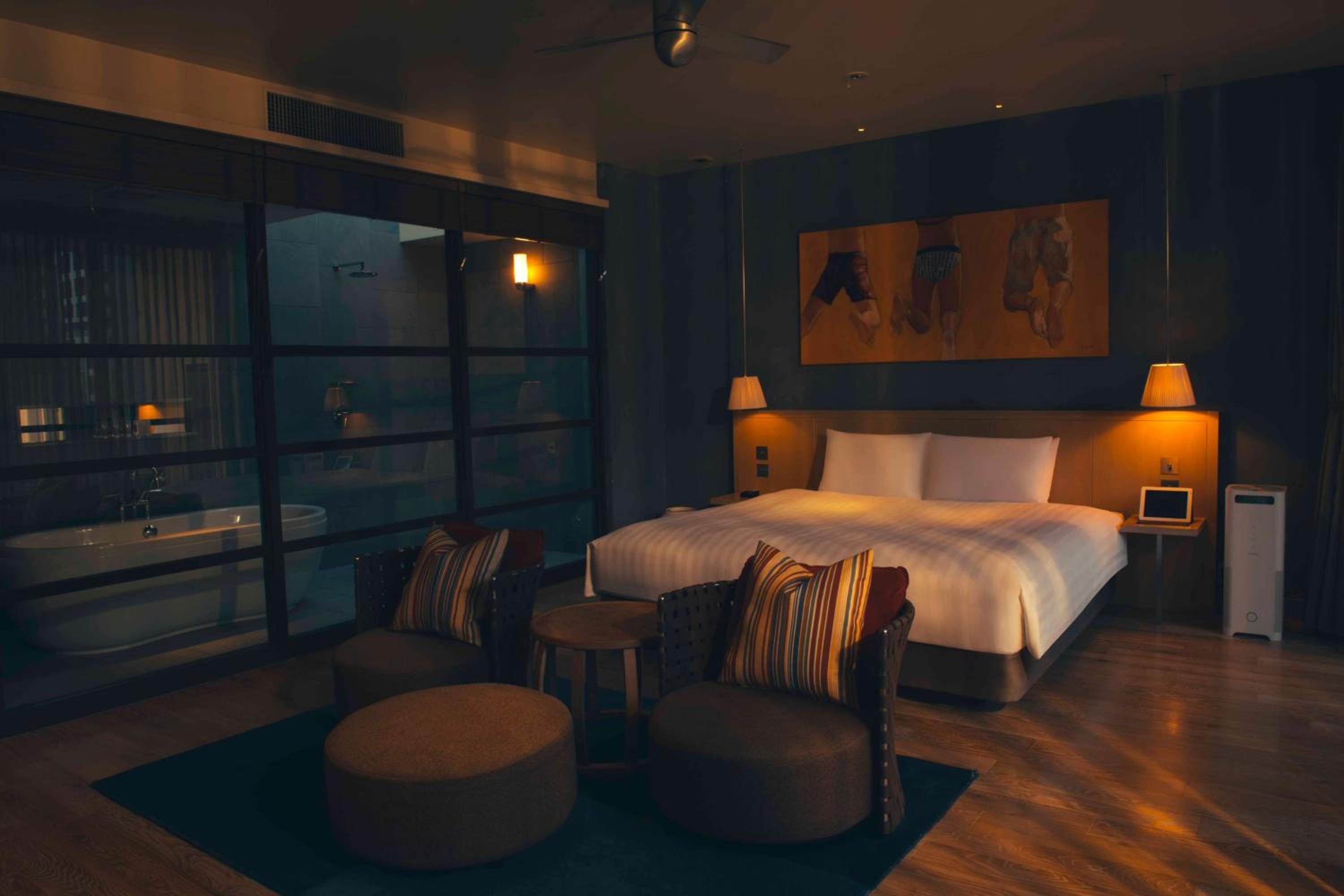 Suite Room - Photo 14