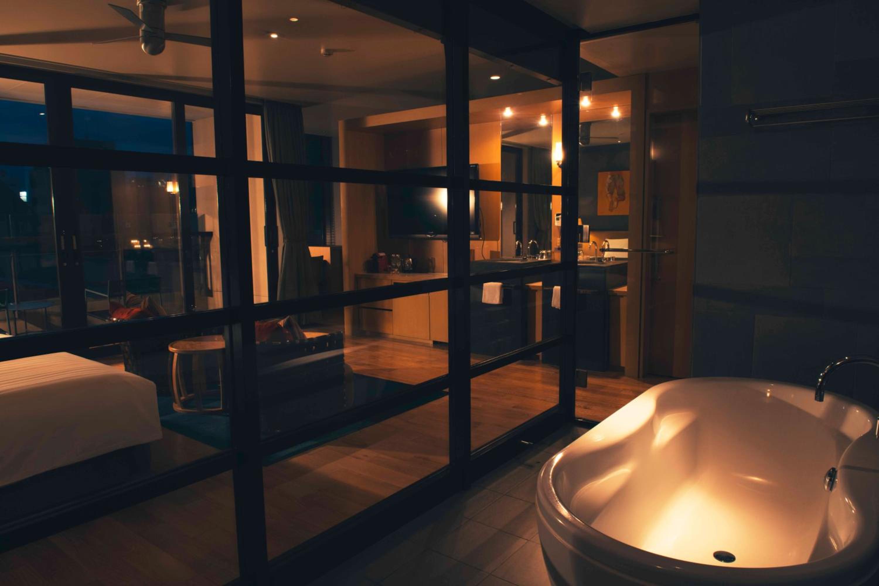 Suite Room - Photo 7