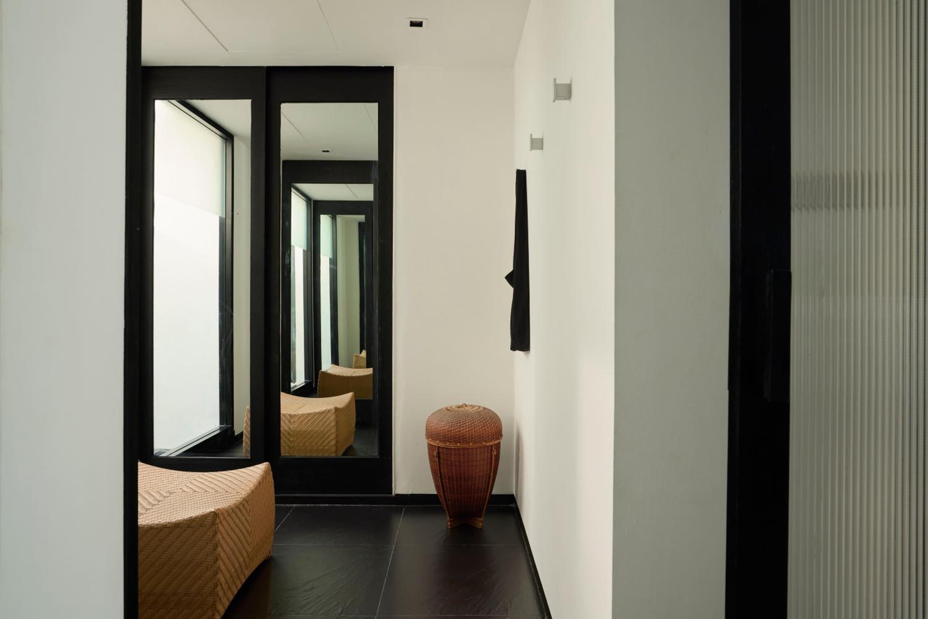 One-Bedroom Suite - Photo 5