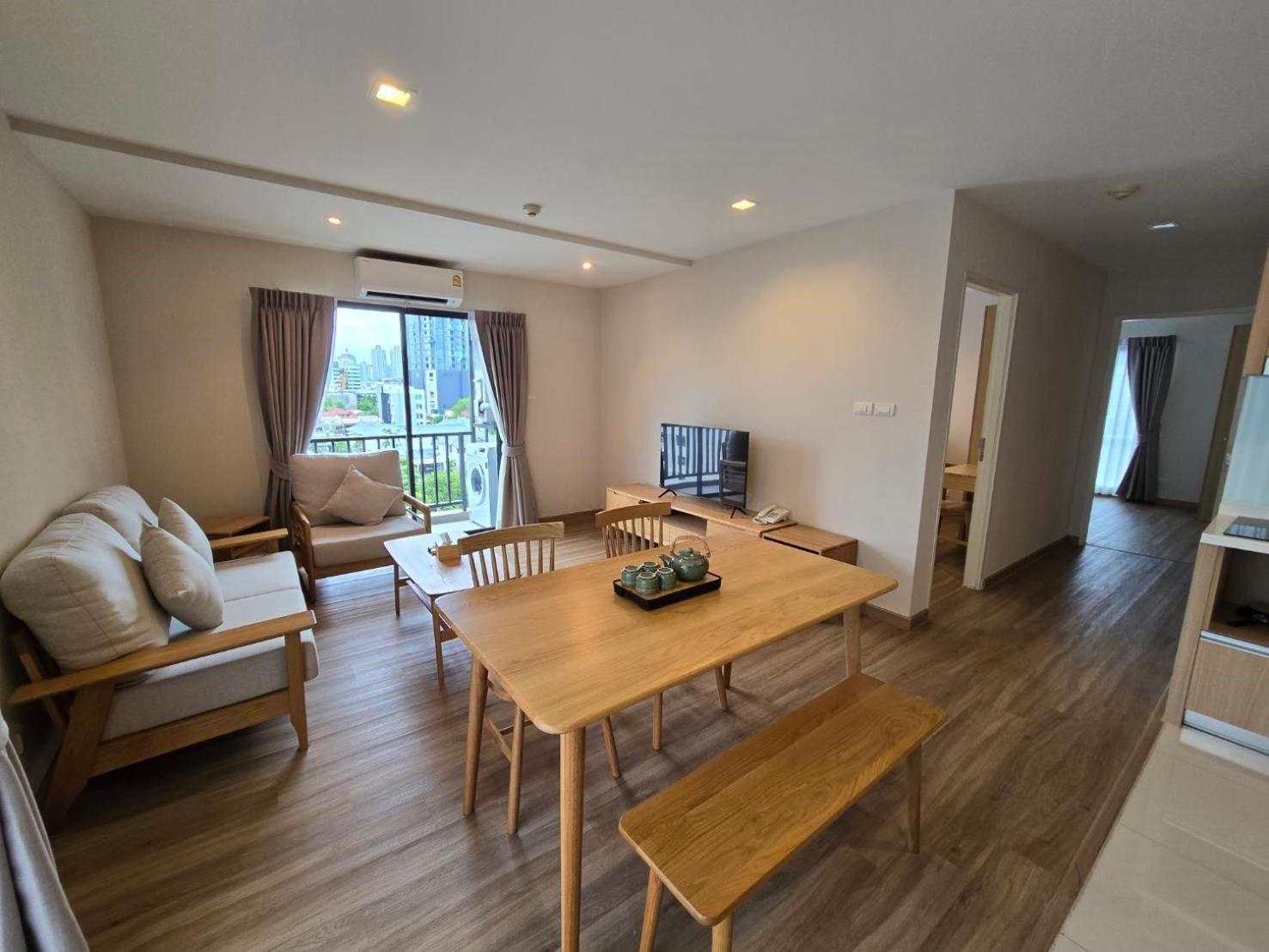 Minimal 2BR Family Suite photo 1