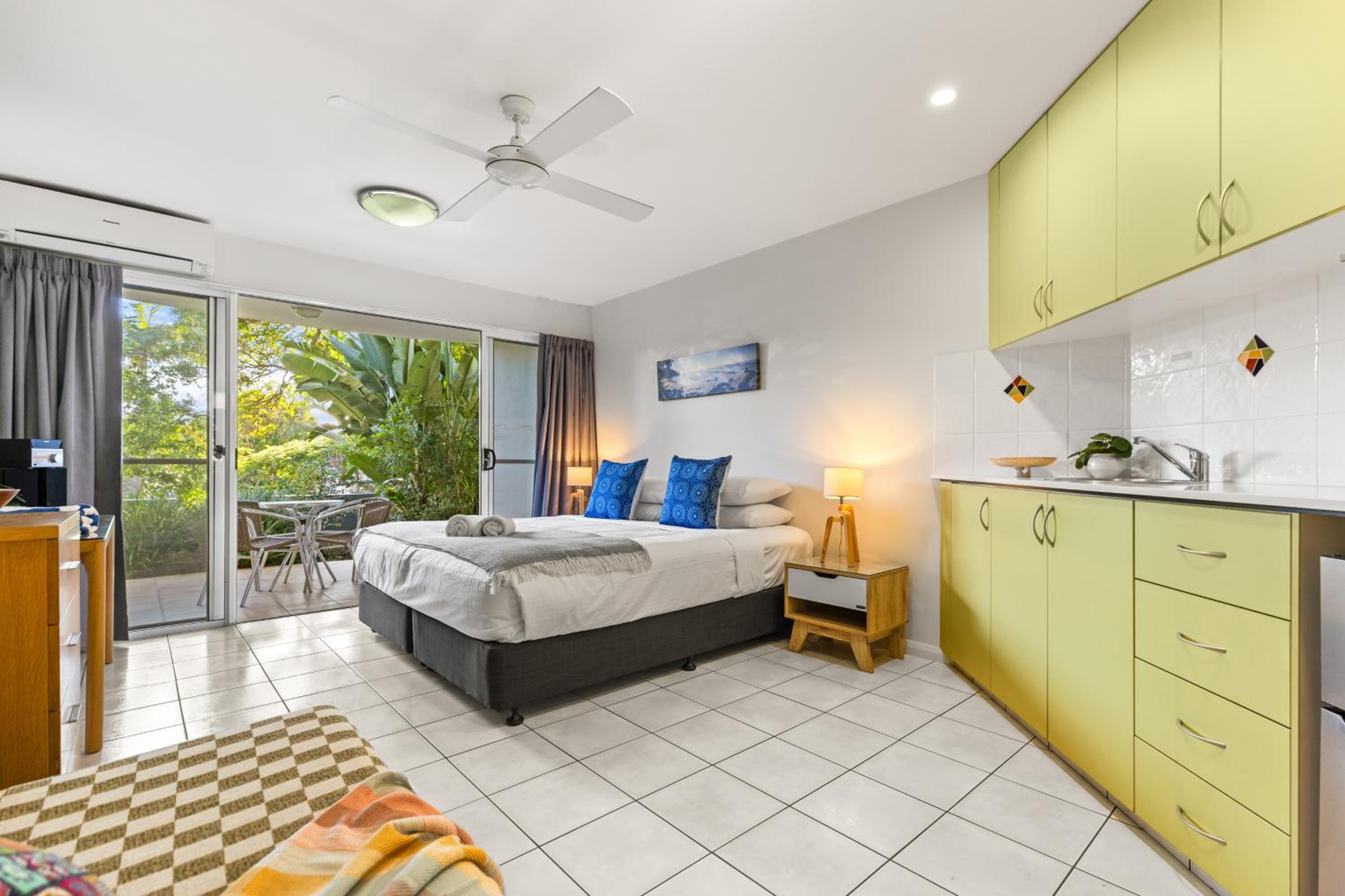 Studio Apartment photo 1