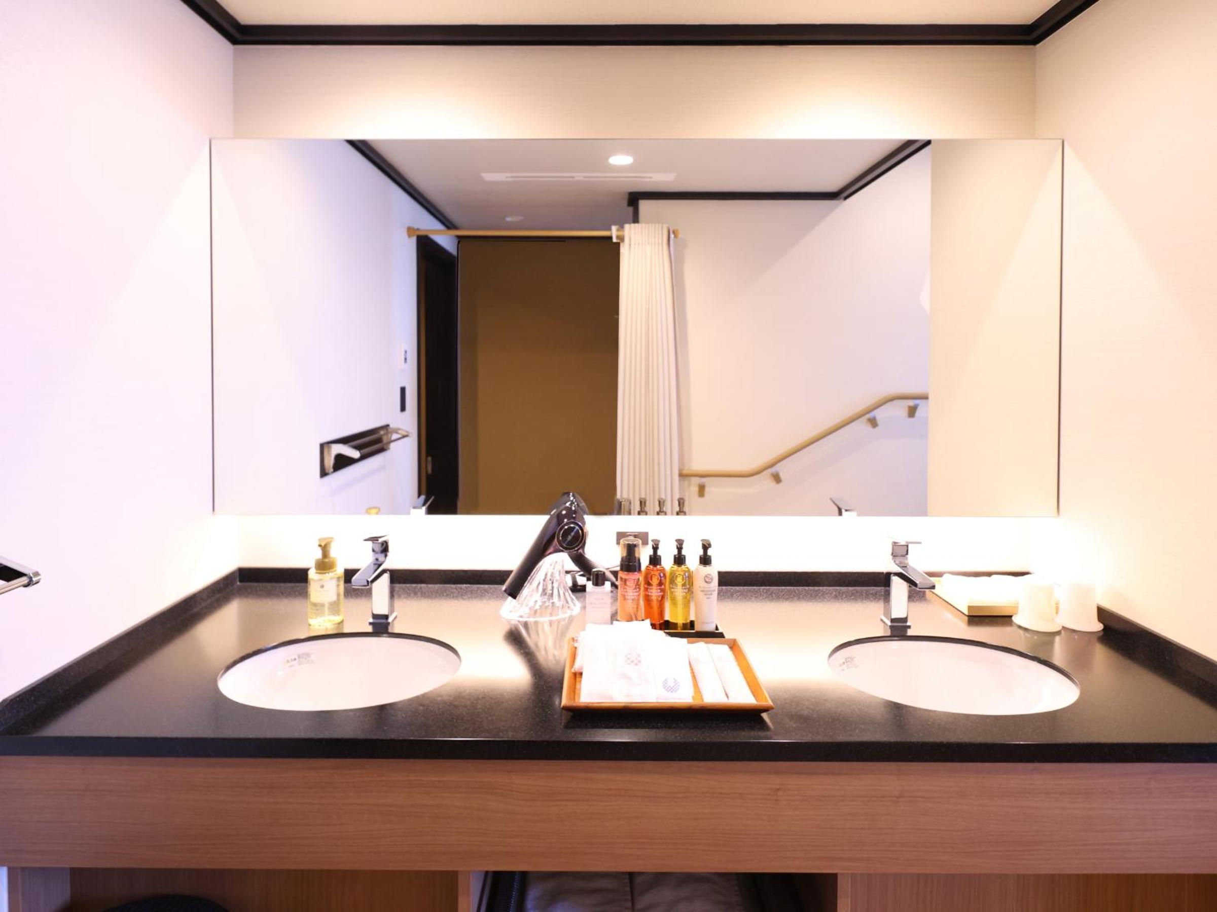 Suite with Spa Bath - Photo 7
