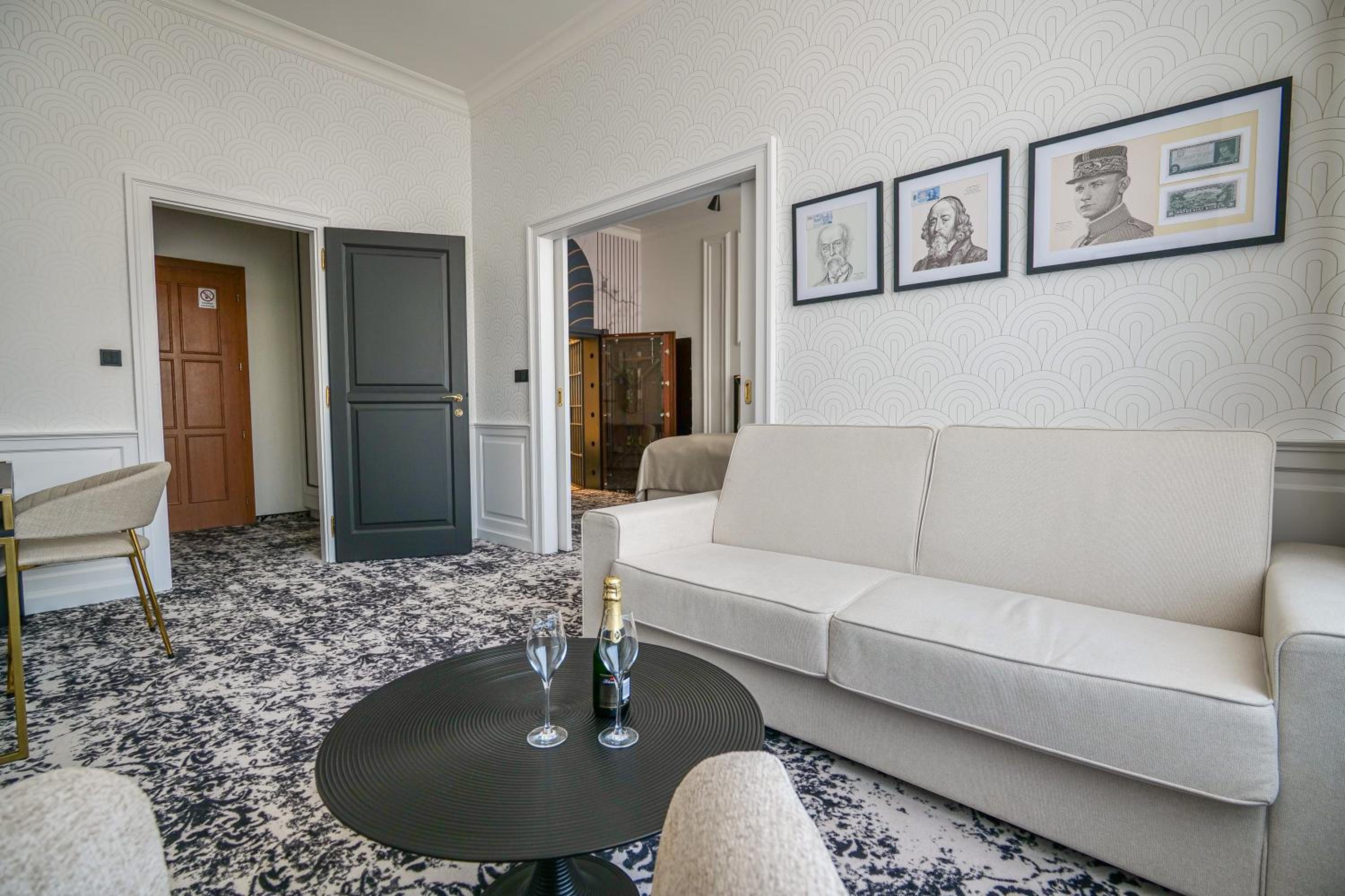 Suite with City View photo 2