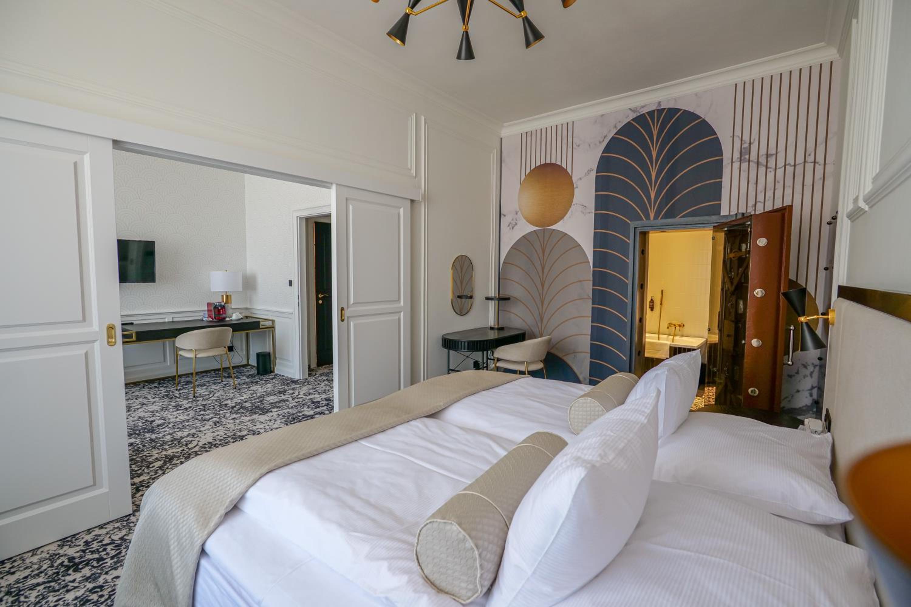 Suite with City View photo 1