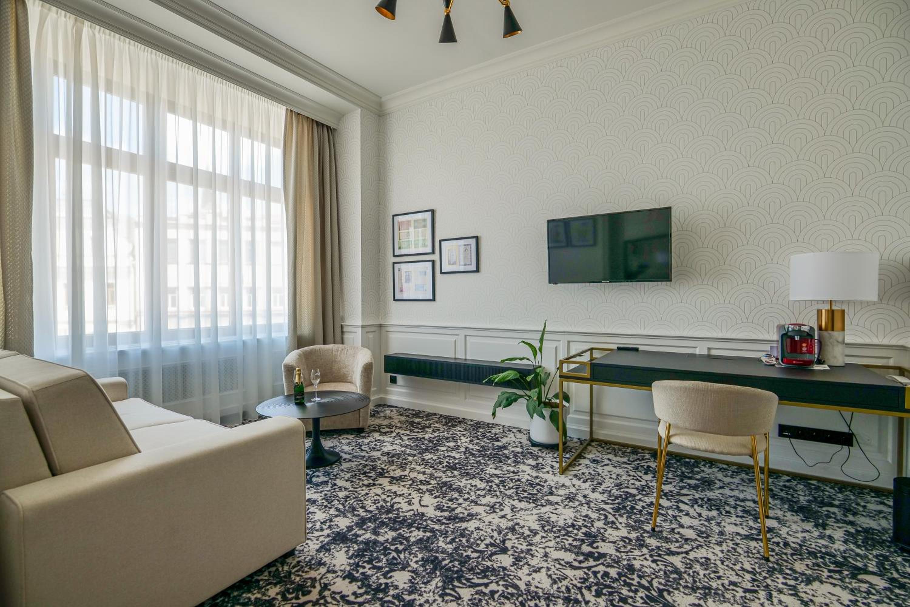 Suite with City View photo 3