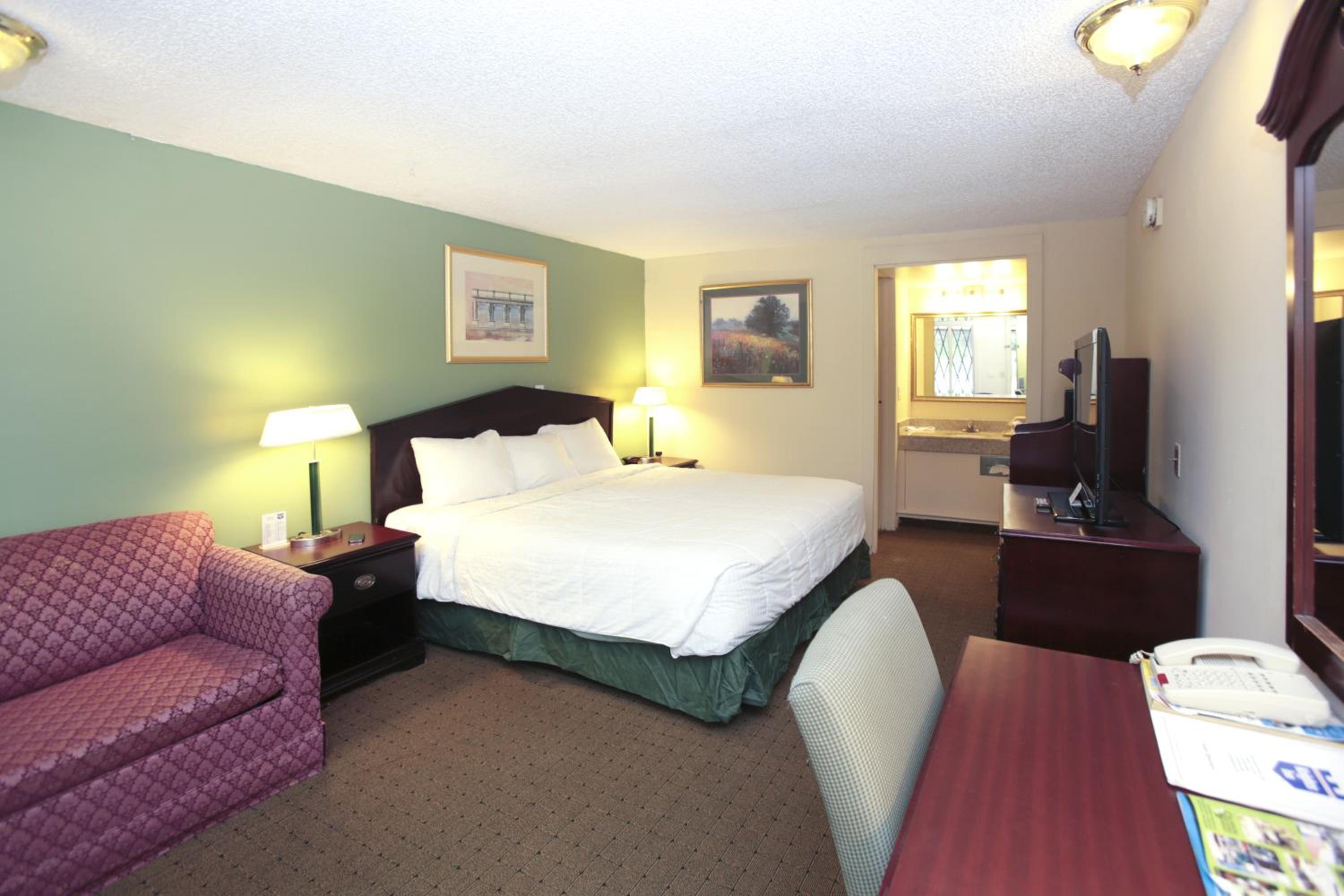 King Room- Non-Smoking - Photo 8