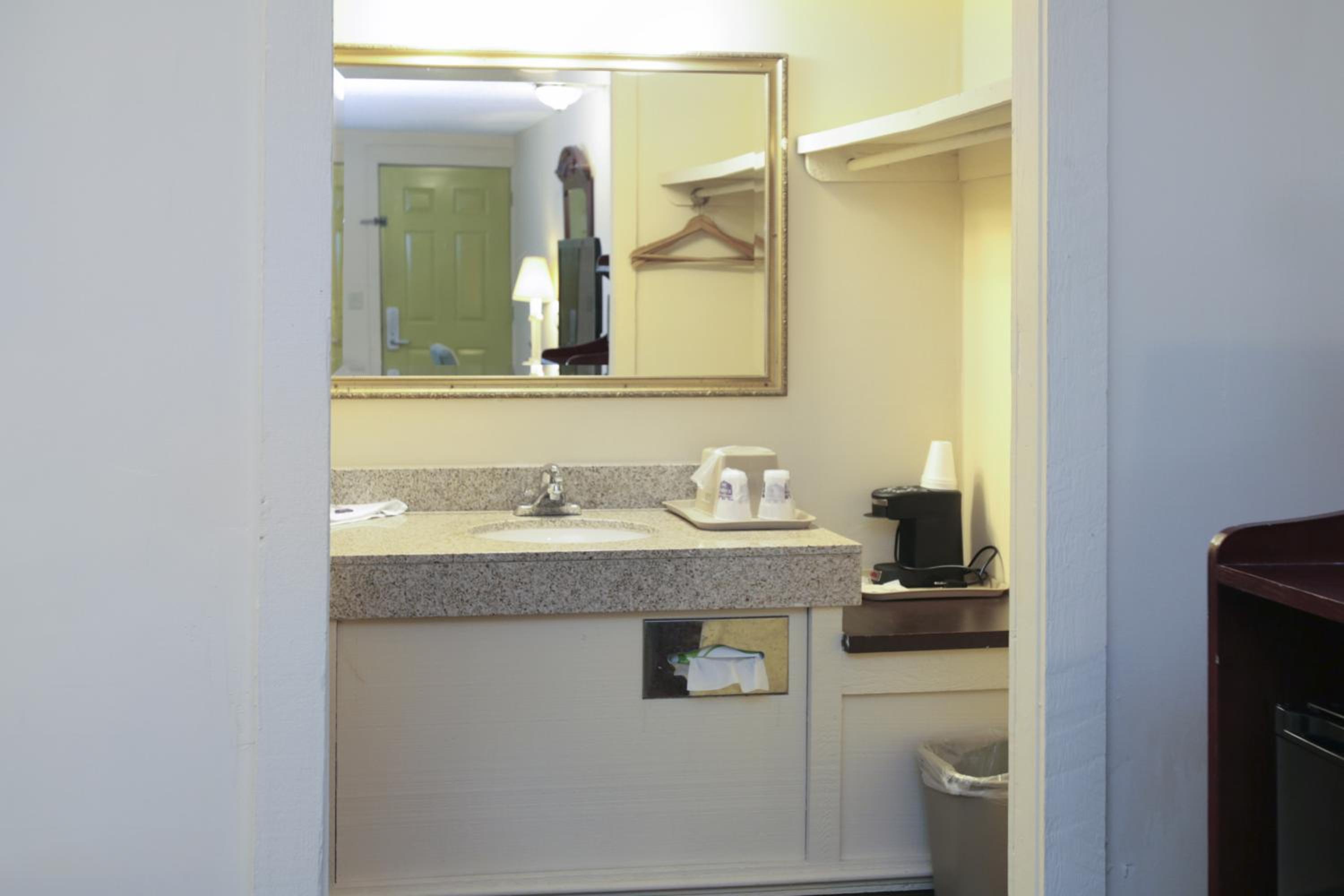 Double Room with Two Double Beds - Non-Smoking - Photo 7