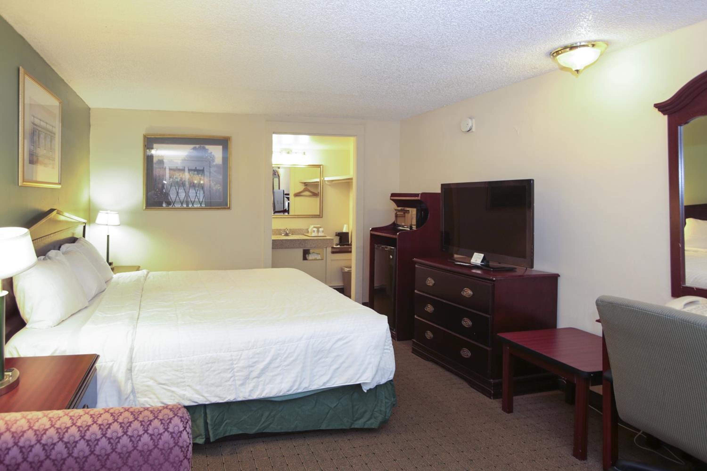 King Room- Non-Smoking - Photo 3