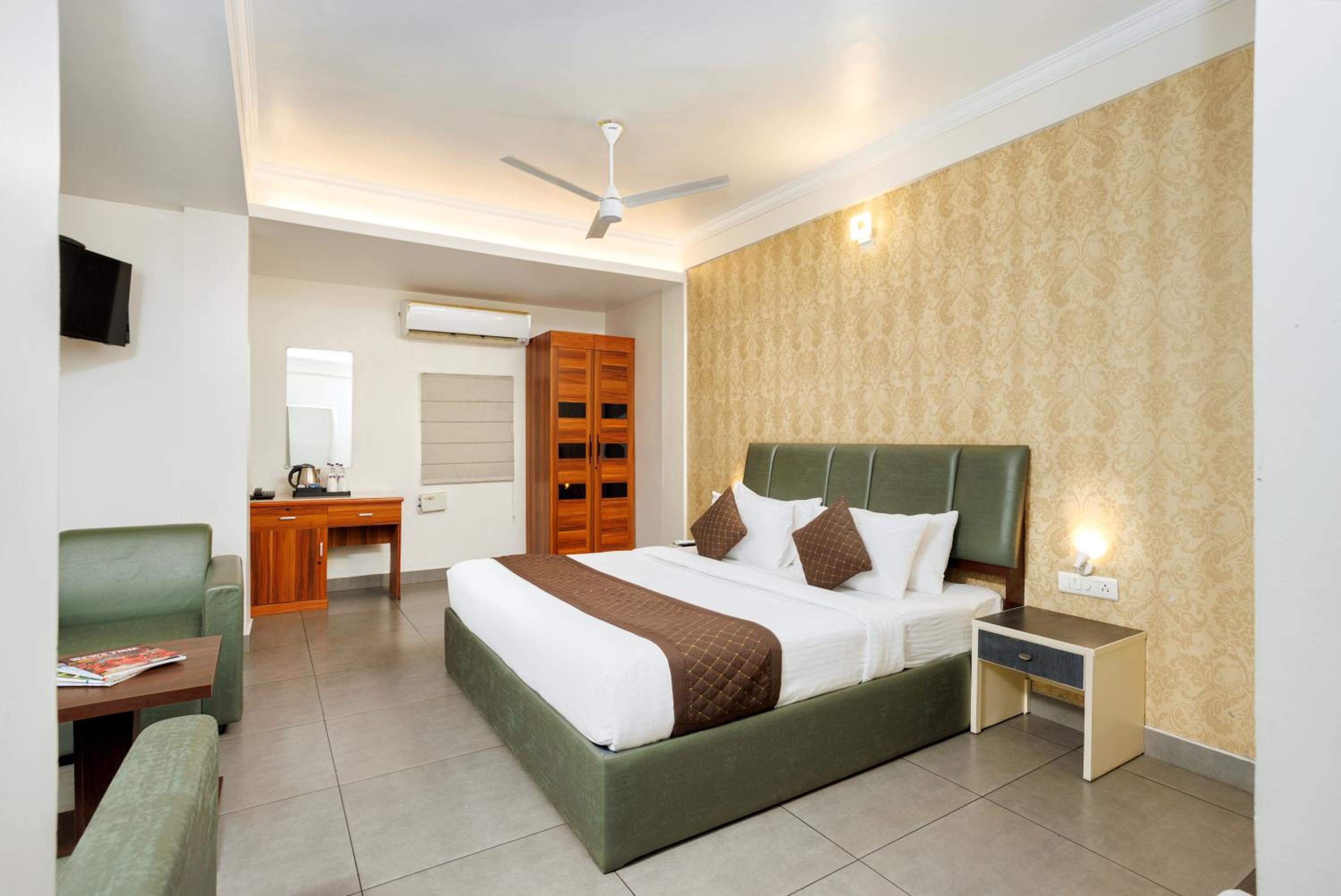 Deluxe Queen Room