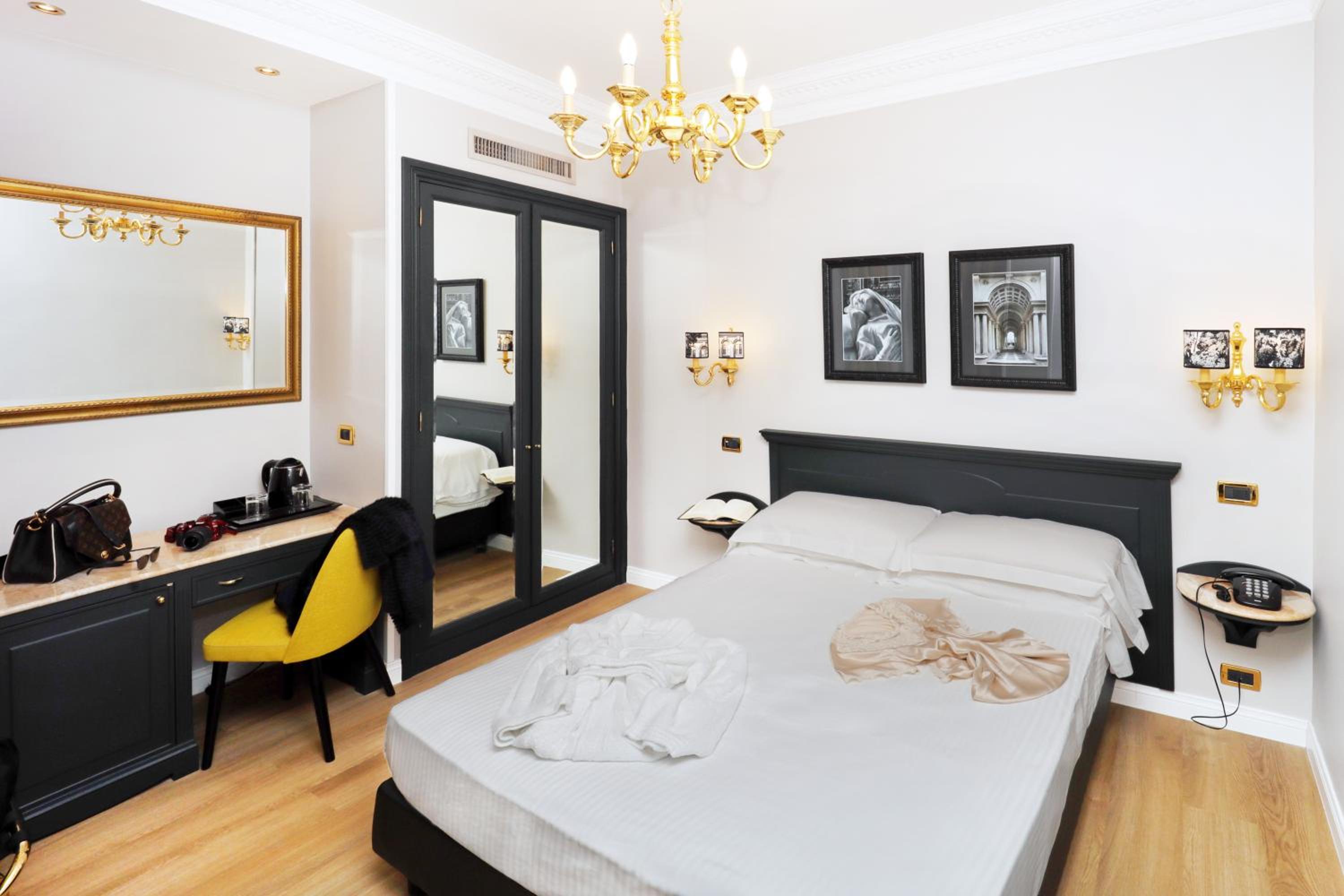 Small Double Room photo 2