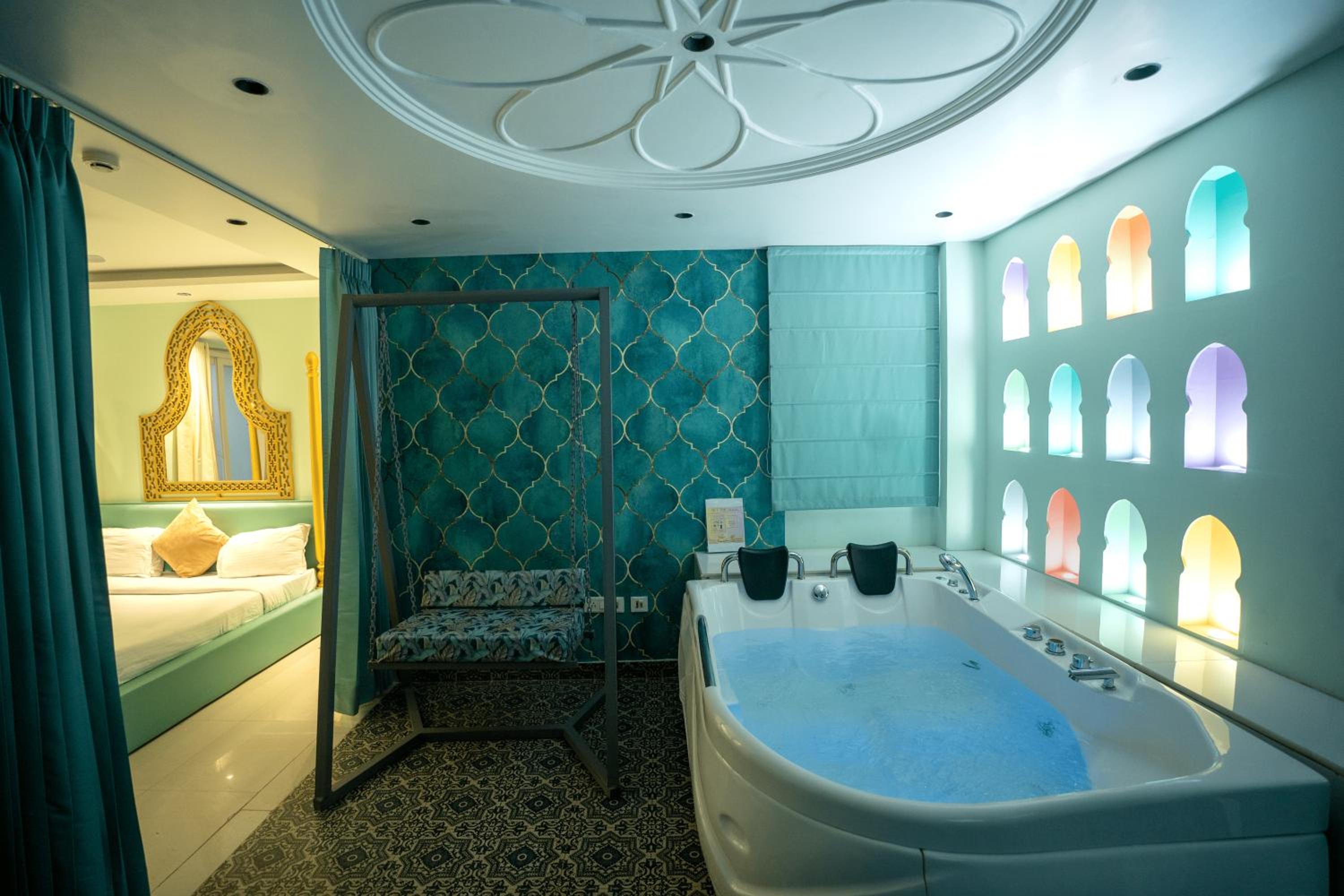 Suite - Photo 9