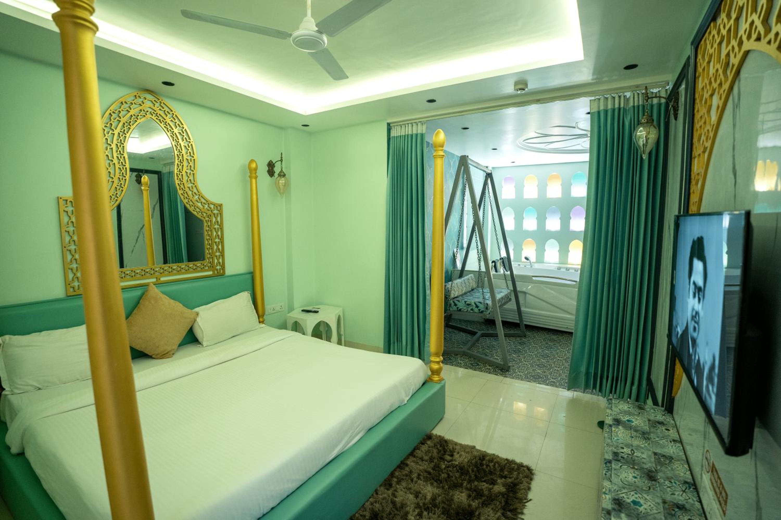 Suite - Photo 1