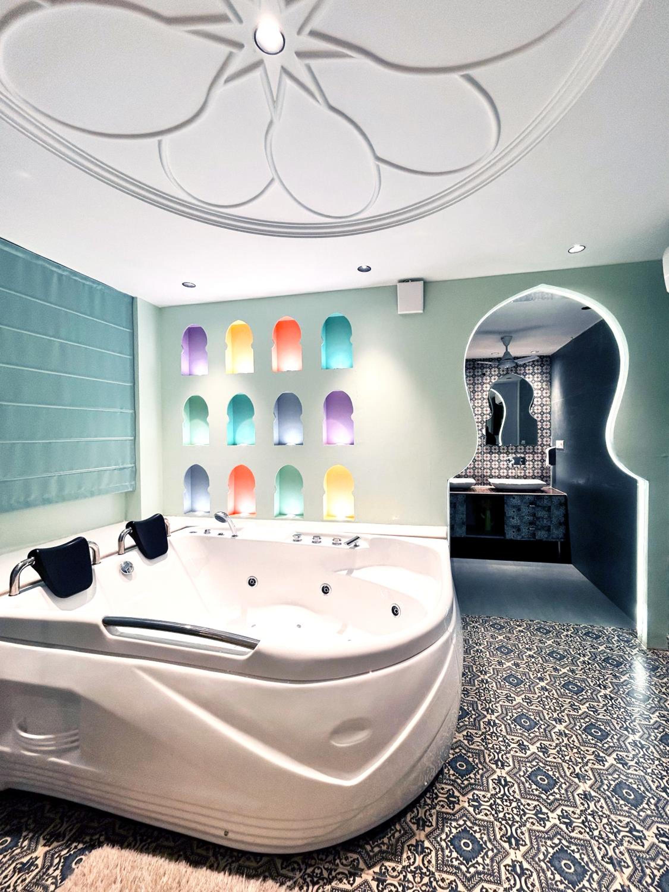 Suite - Photo 11