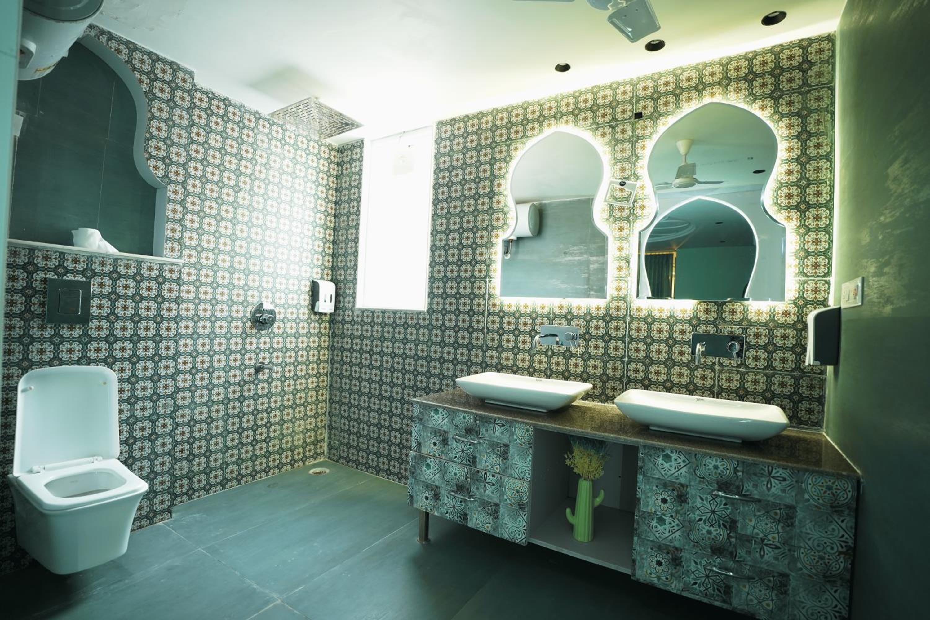 Suite - Photo 10