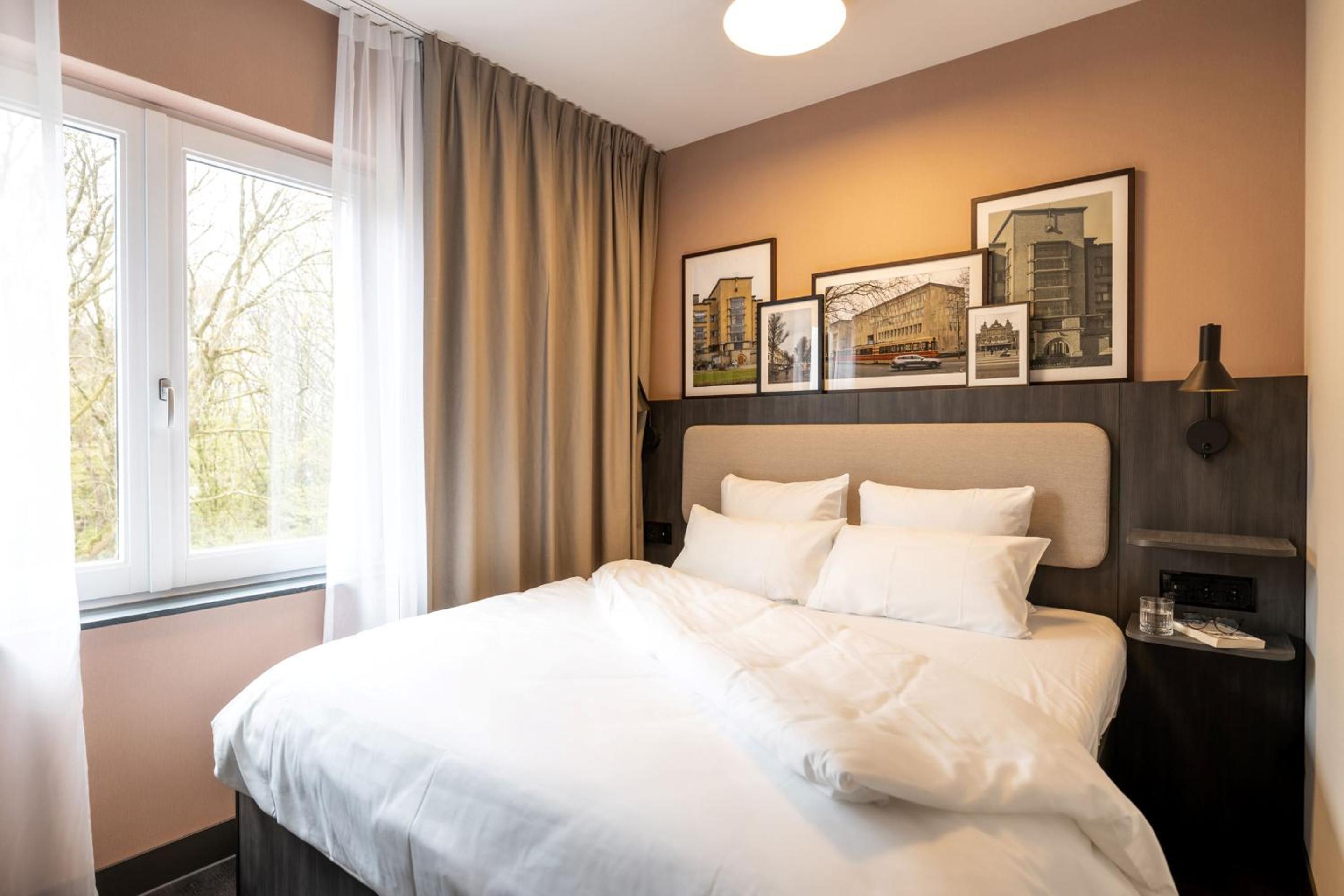 One-Bedroom Apartment with Balcony - Photo 3