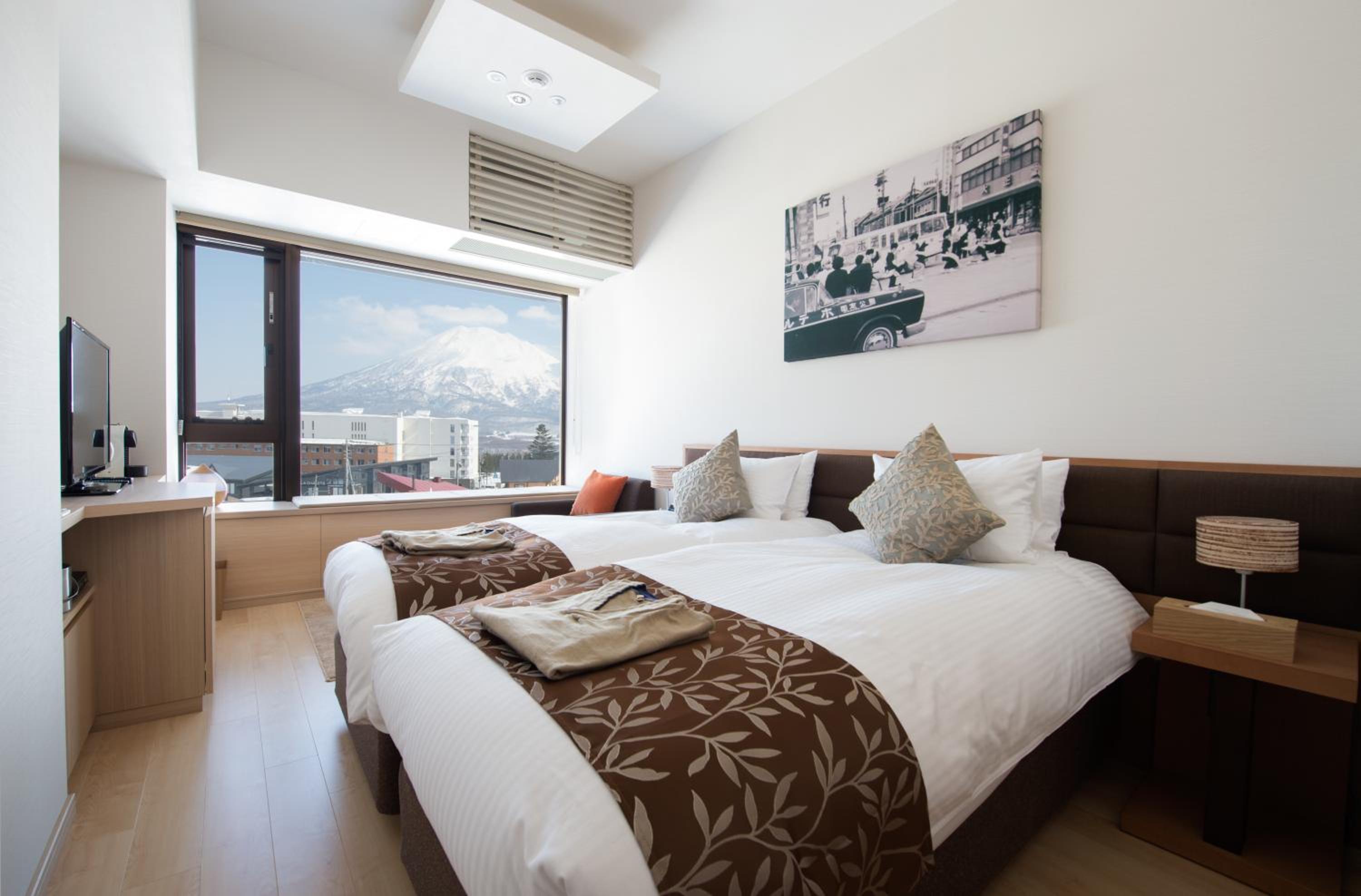 Double or Twin Room - Mt. Yotei View photo 2