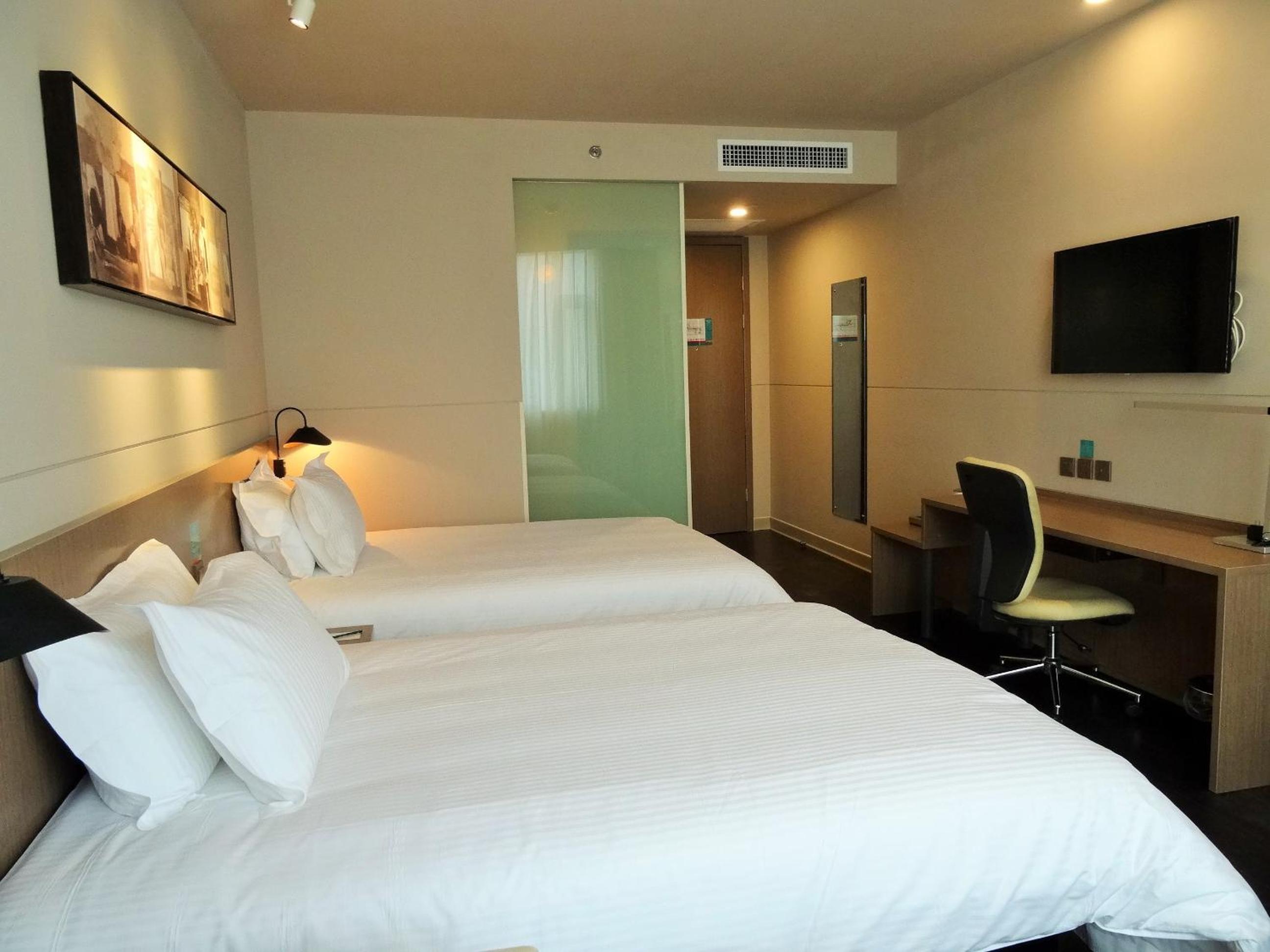 Business Twin Room C photo 3