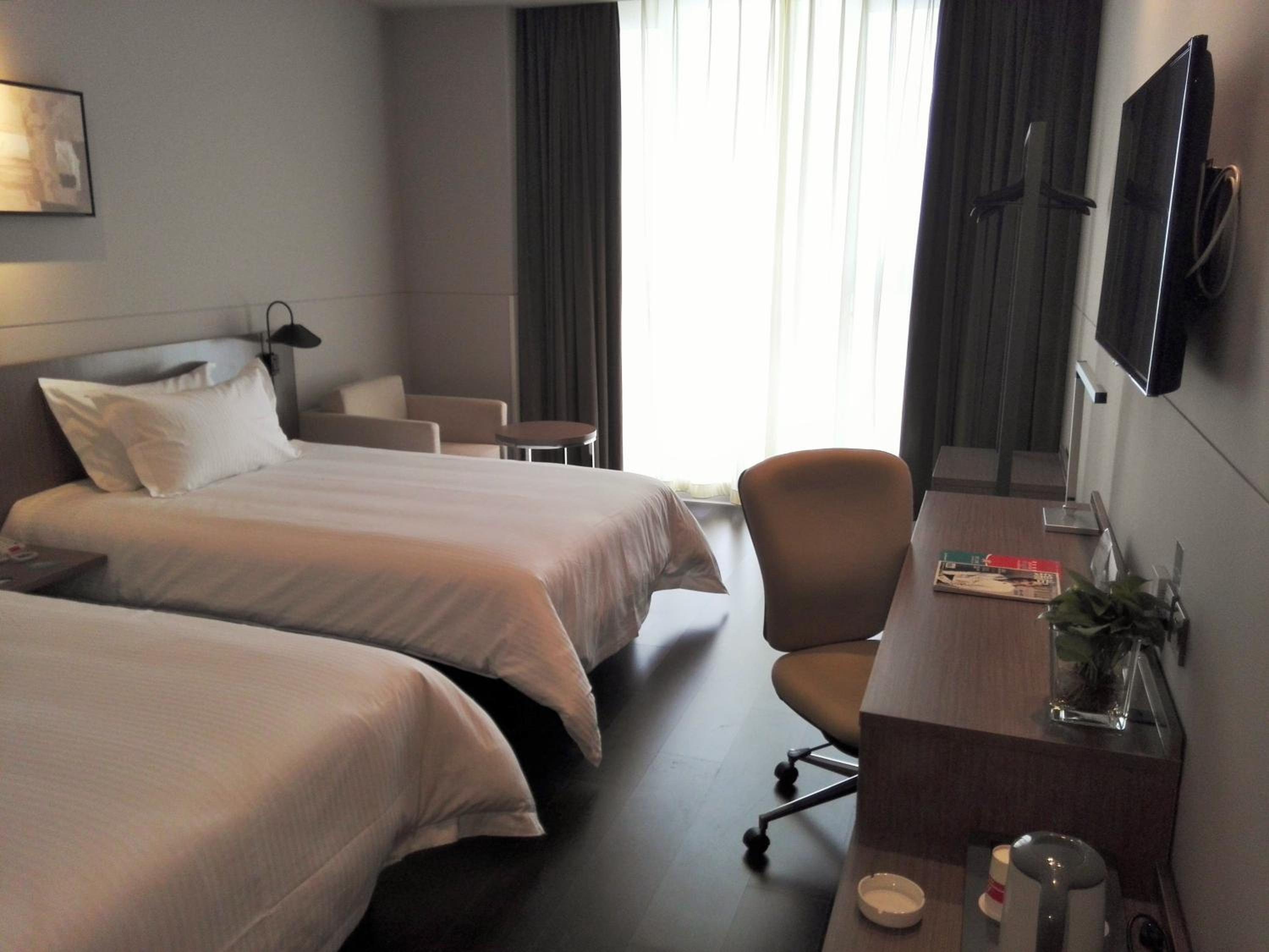 Business Twin Room A photo 3