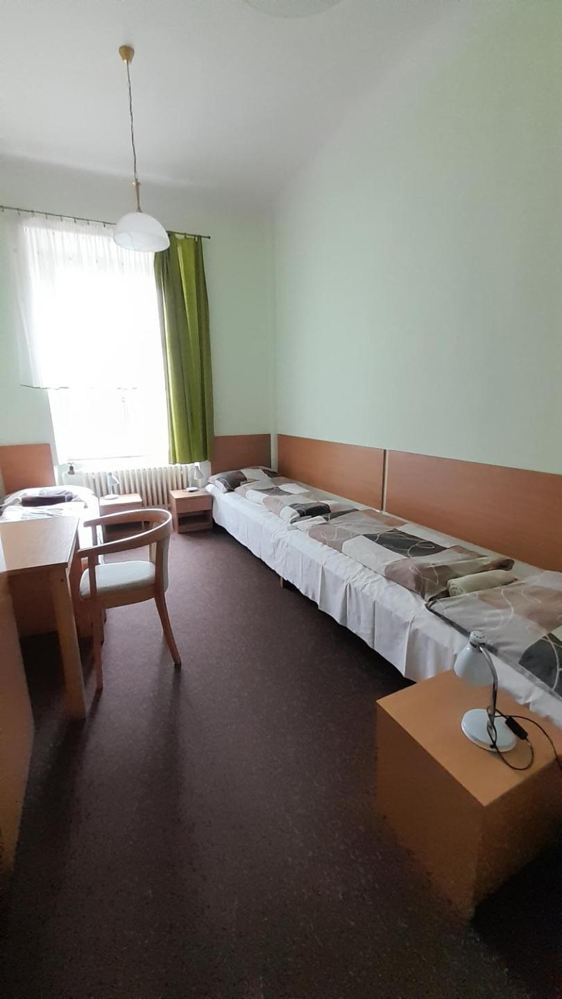 Quadruple Room with Private Bathroom photo 2