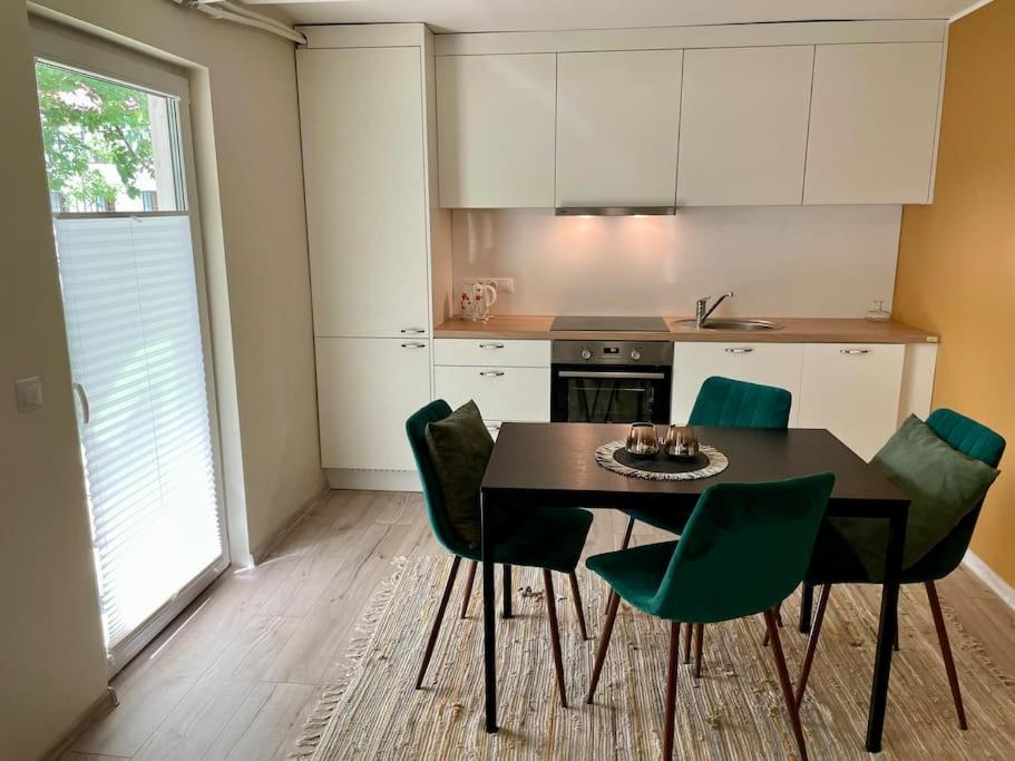 Deluxe One-Bedroom Apartment with Garden View photo 2