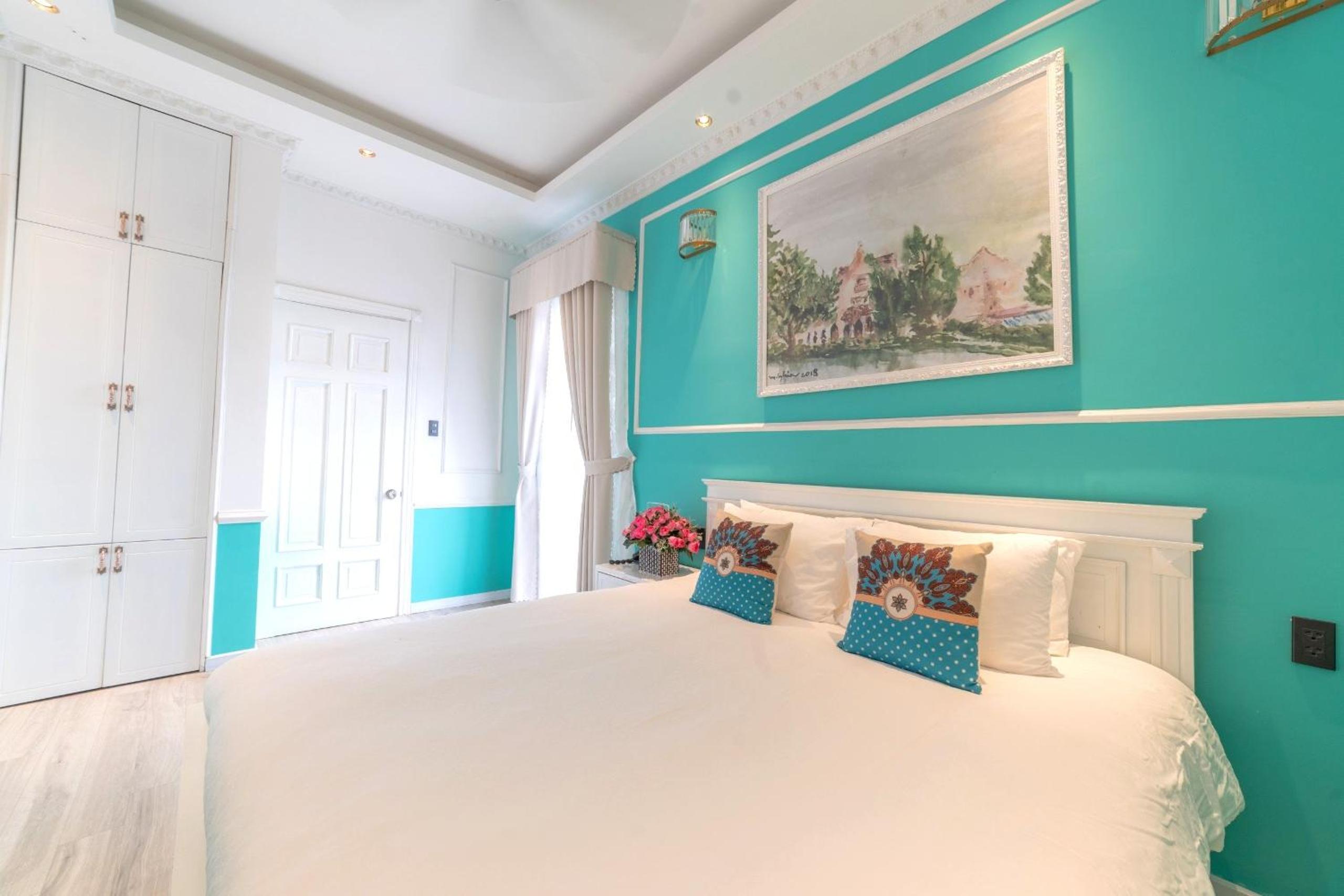 Deluxe Double Room with Balcony - Photo 6