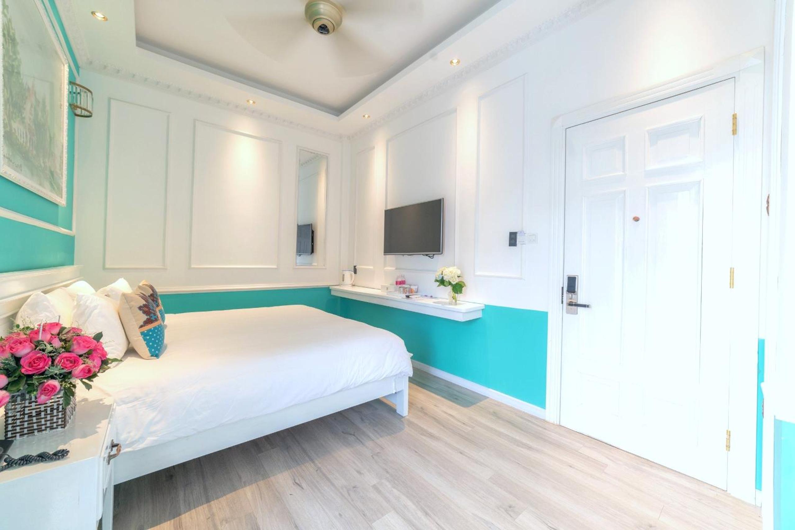 Deluxe Double Room with Balcony - Photo 7
