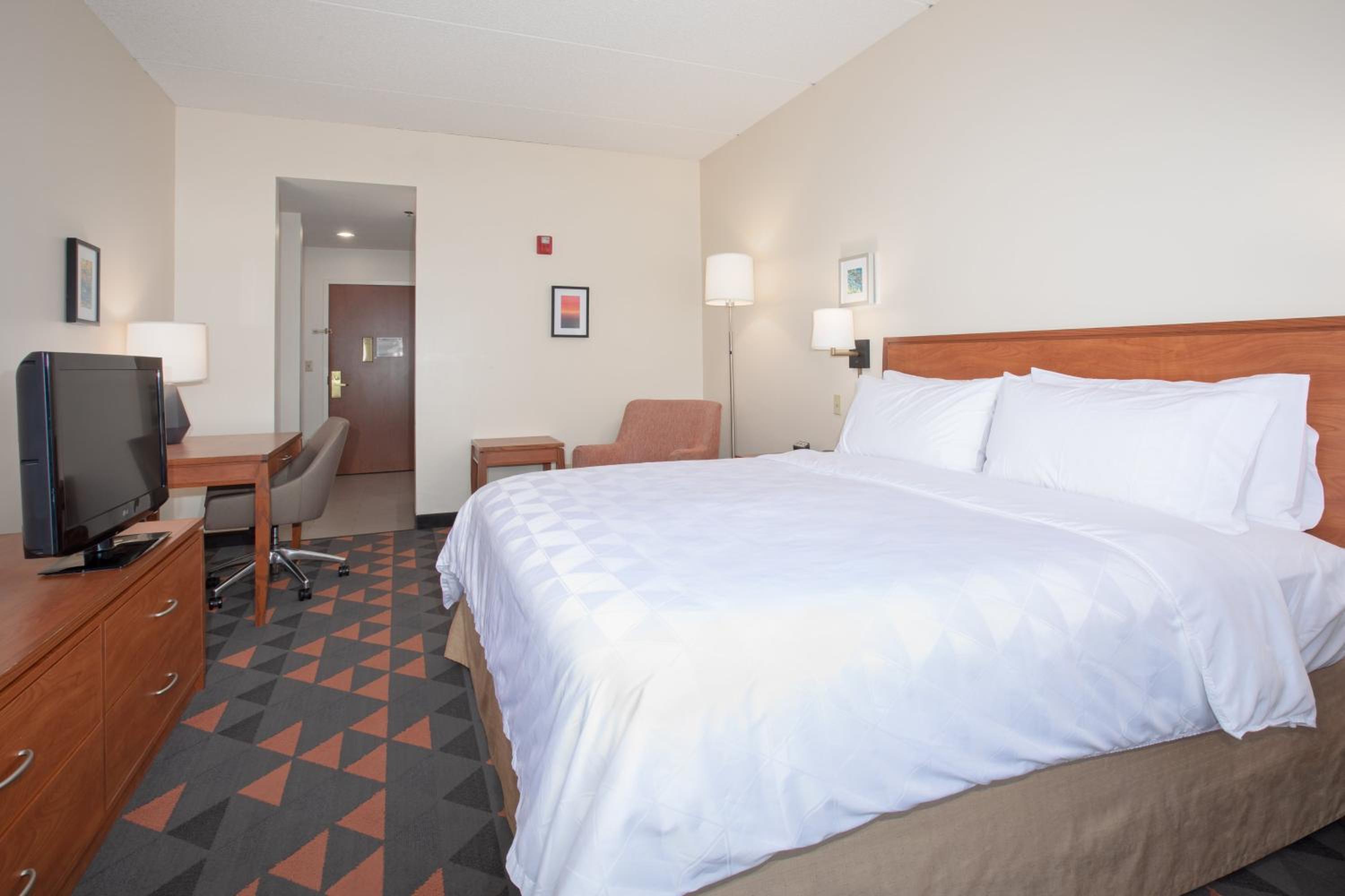 Standard King Room - Photo 4