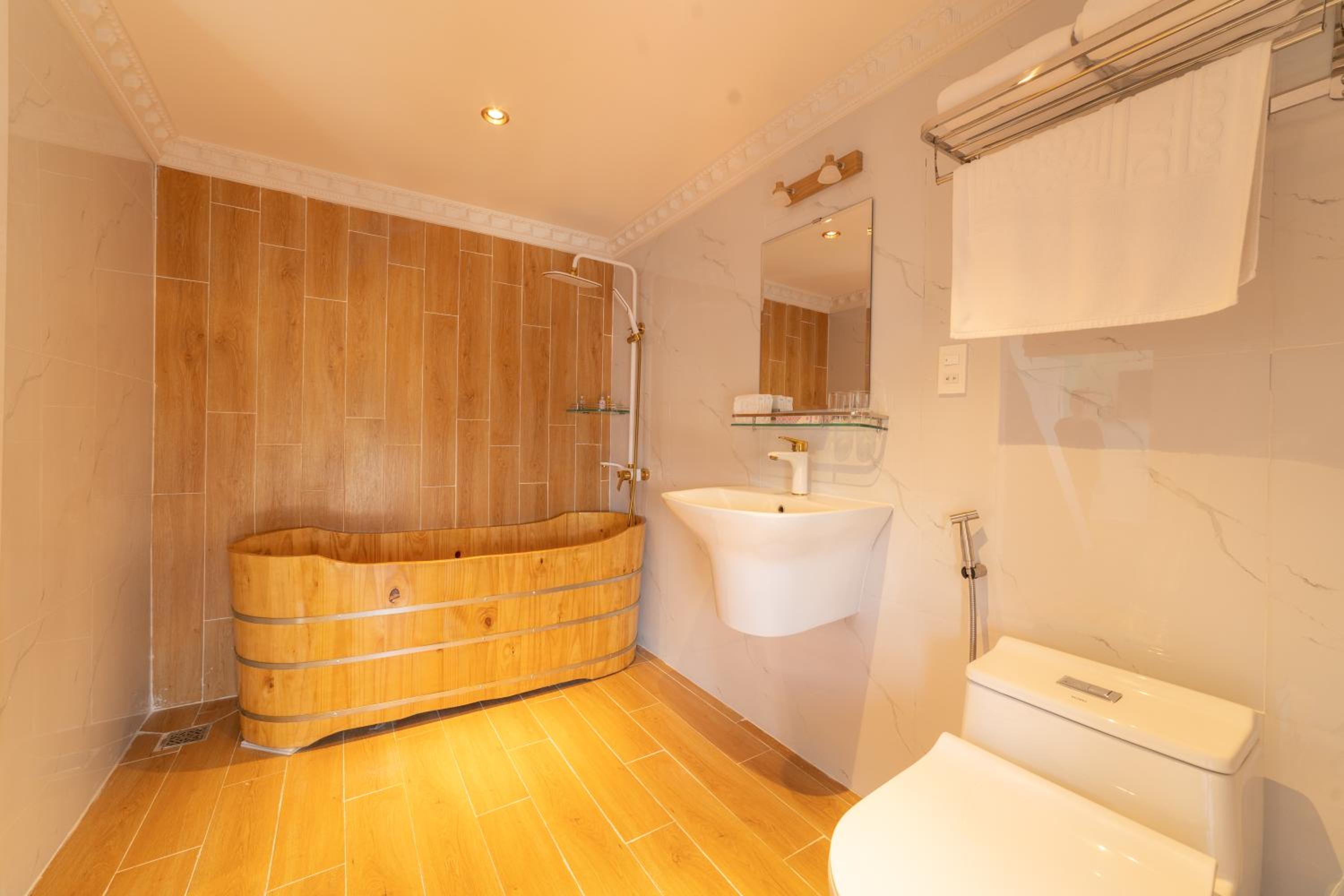 Studio with Balcony - Photo 6