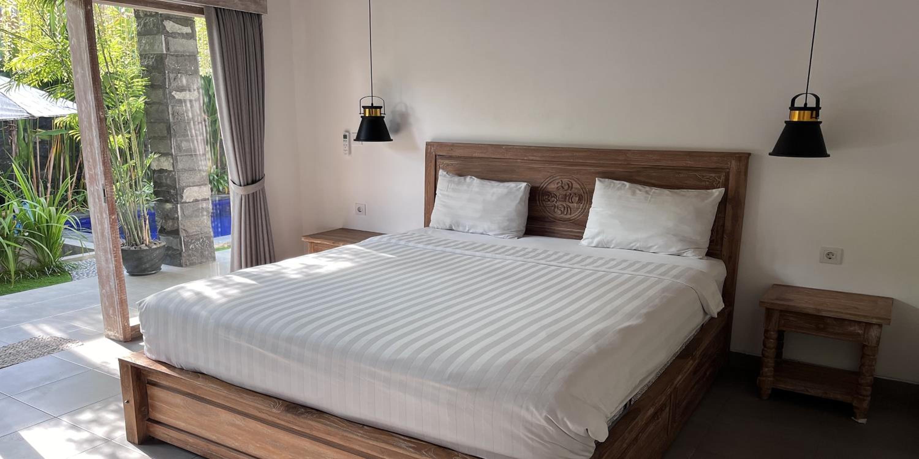 Double Room with Pool View - Photo 13