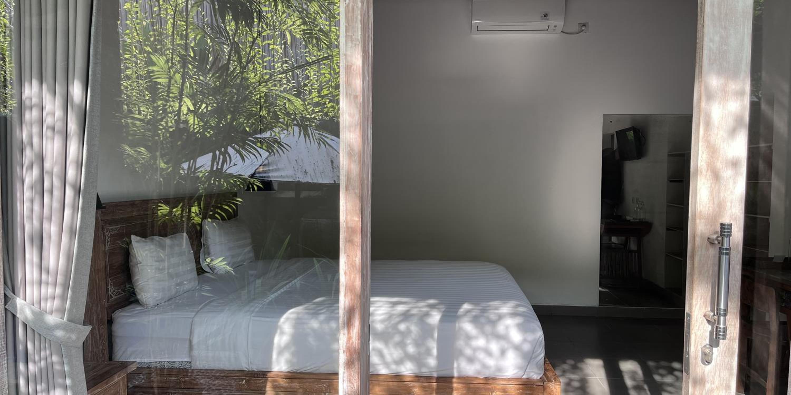 Double Room with Pool View - Photo 17