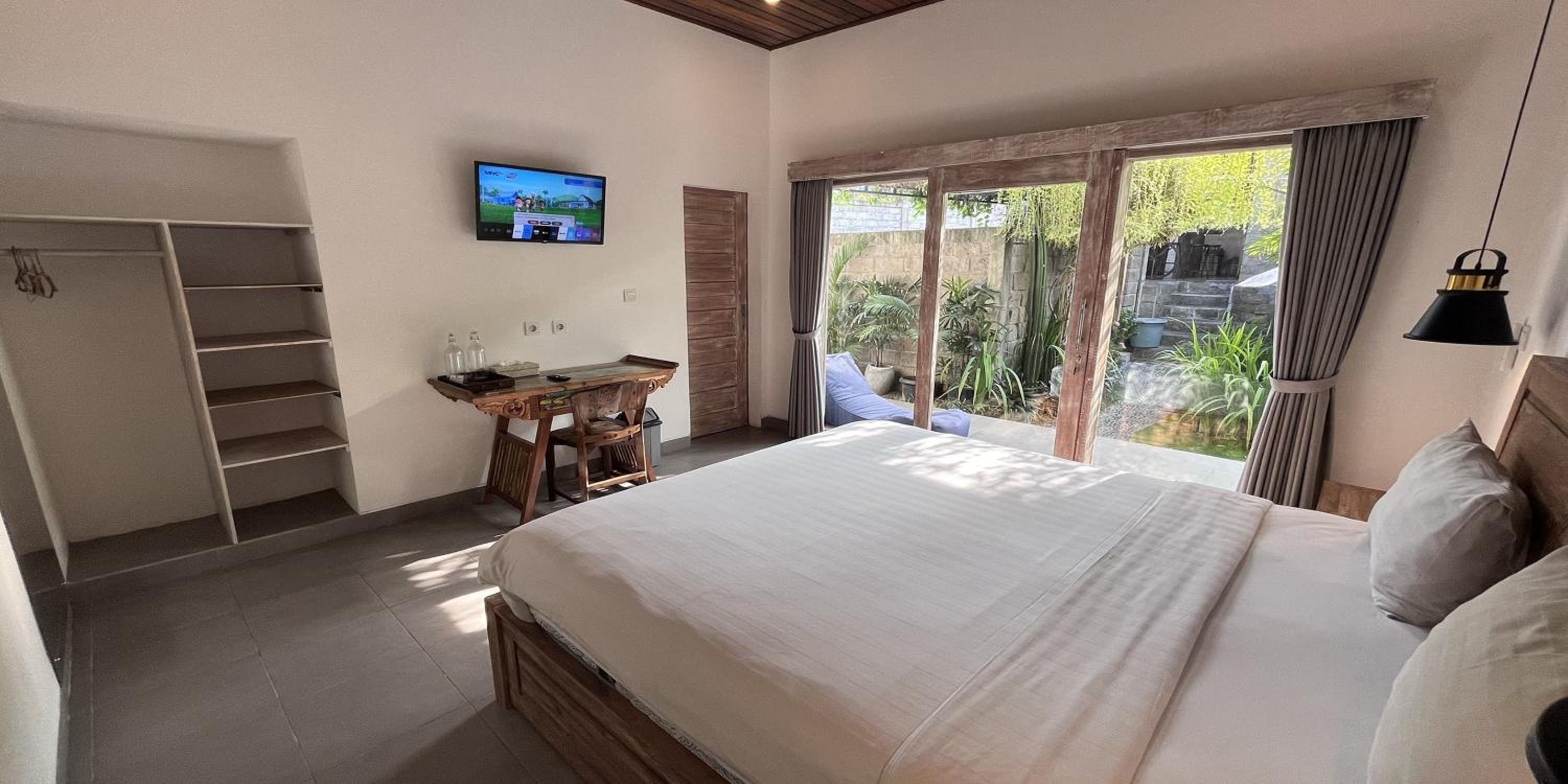 Double Room with Pool View - Photo 5