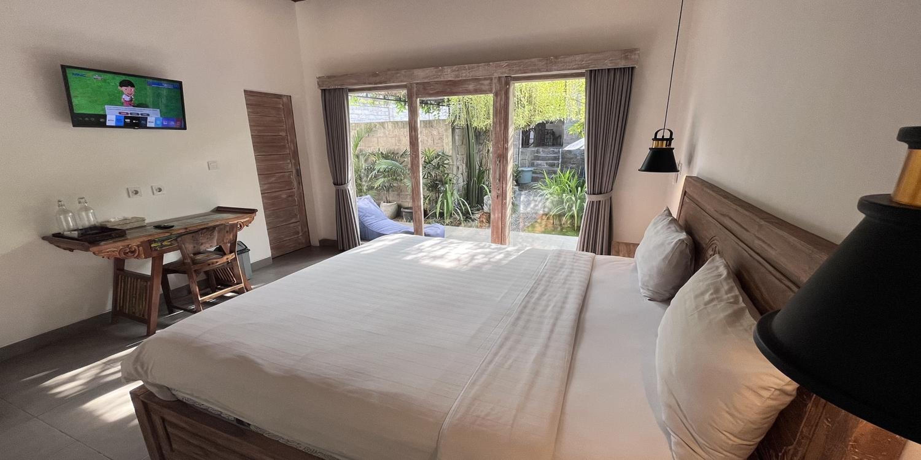 Double Room with Pool View - Photo 15