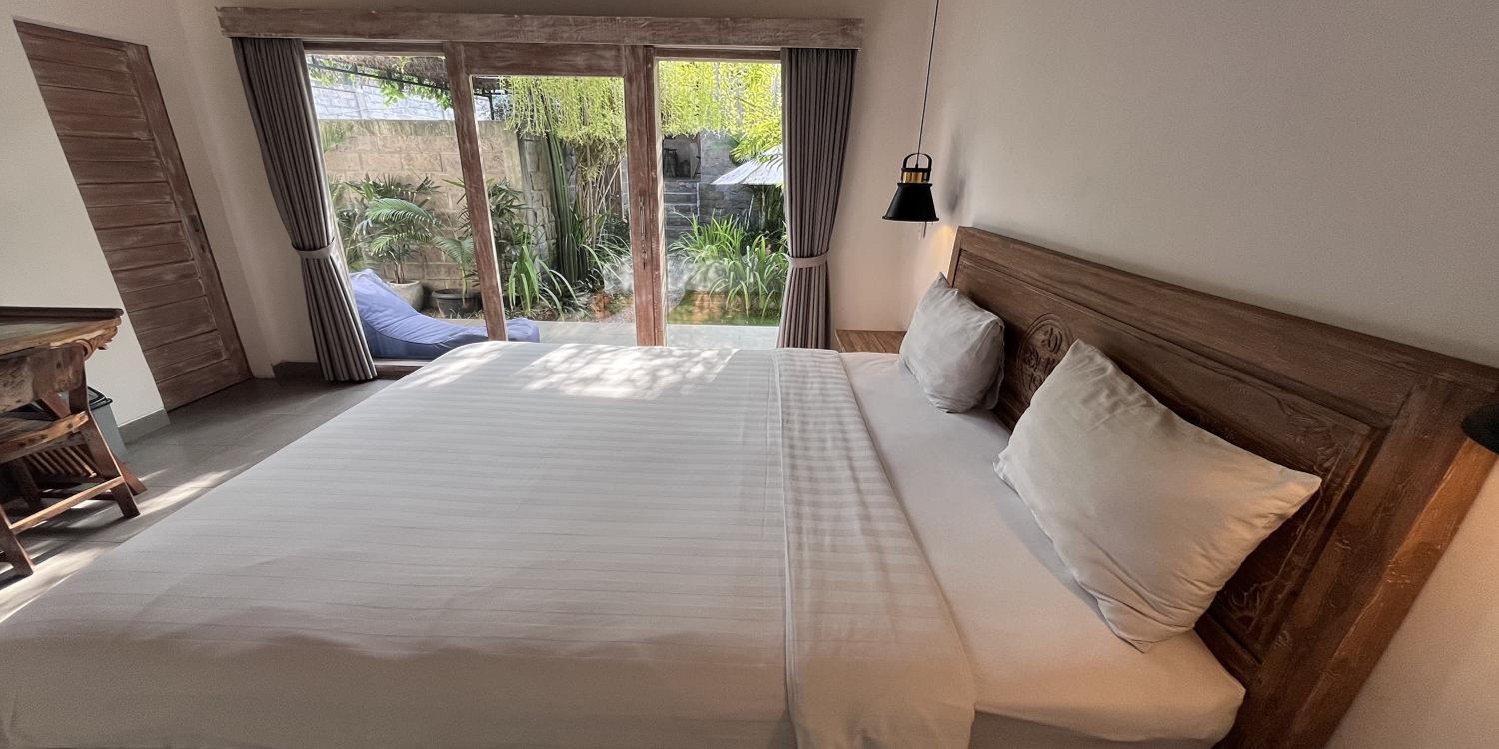 Double Room with Pool View - Photo 16