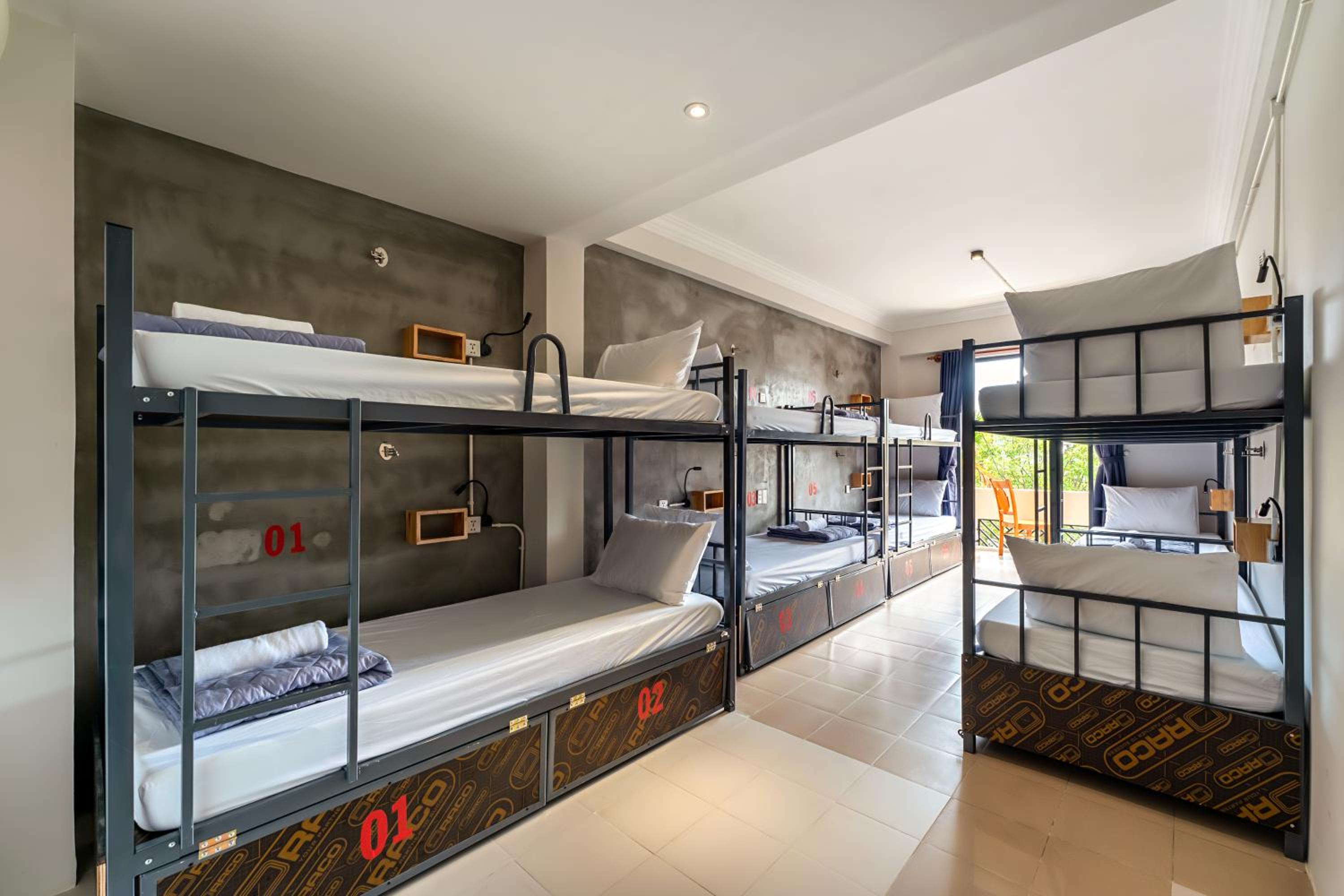 Bed in 10-Bed Mixed Dormitory Room photo 1
